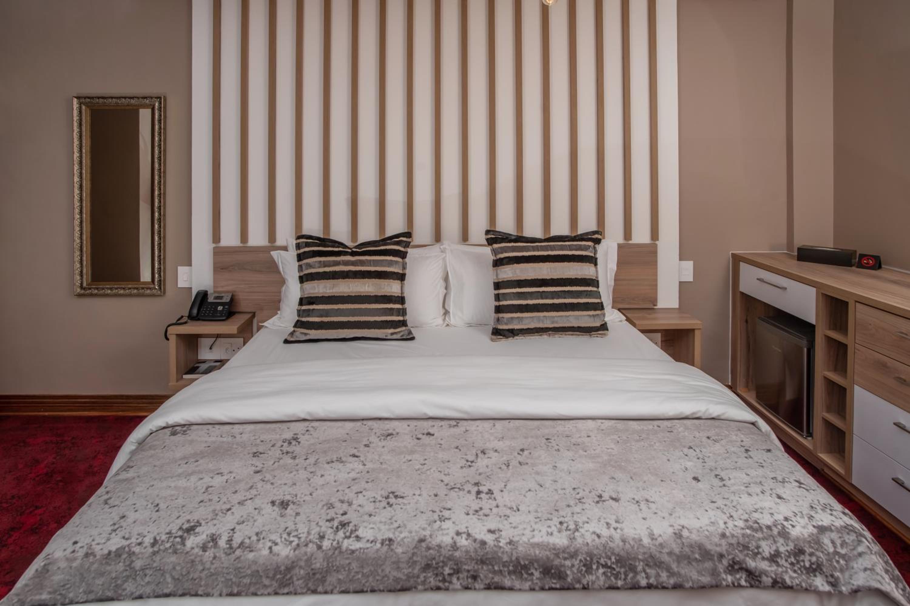 Deluxe King Room photo 2
