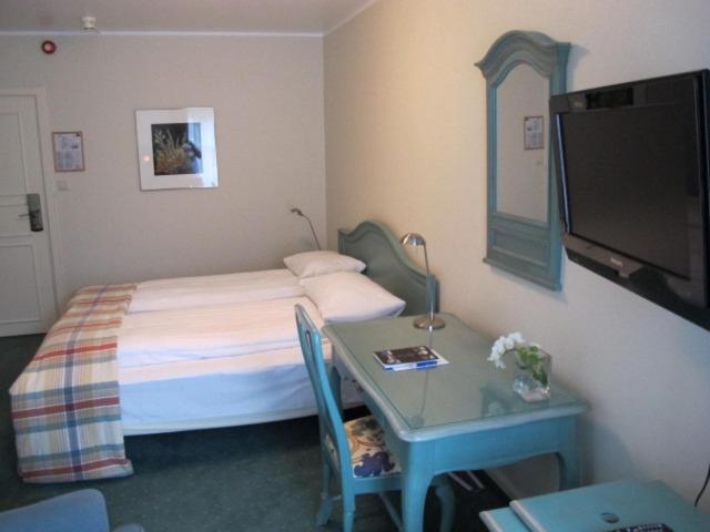 Twin Room - Photo 2