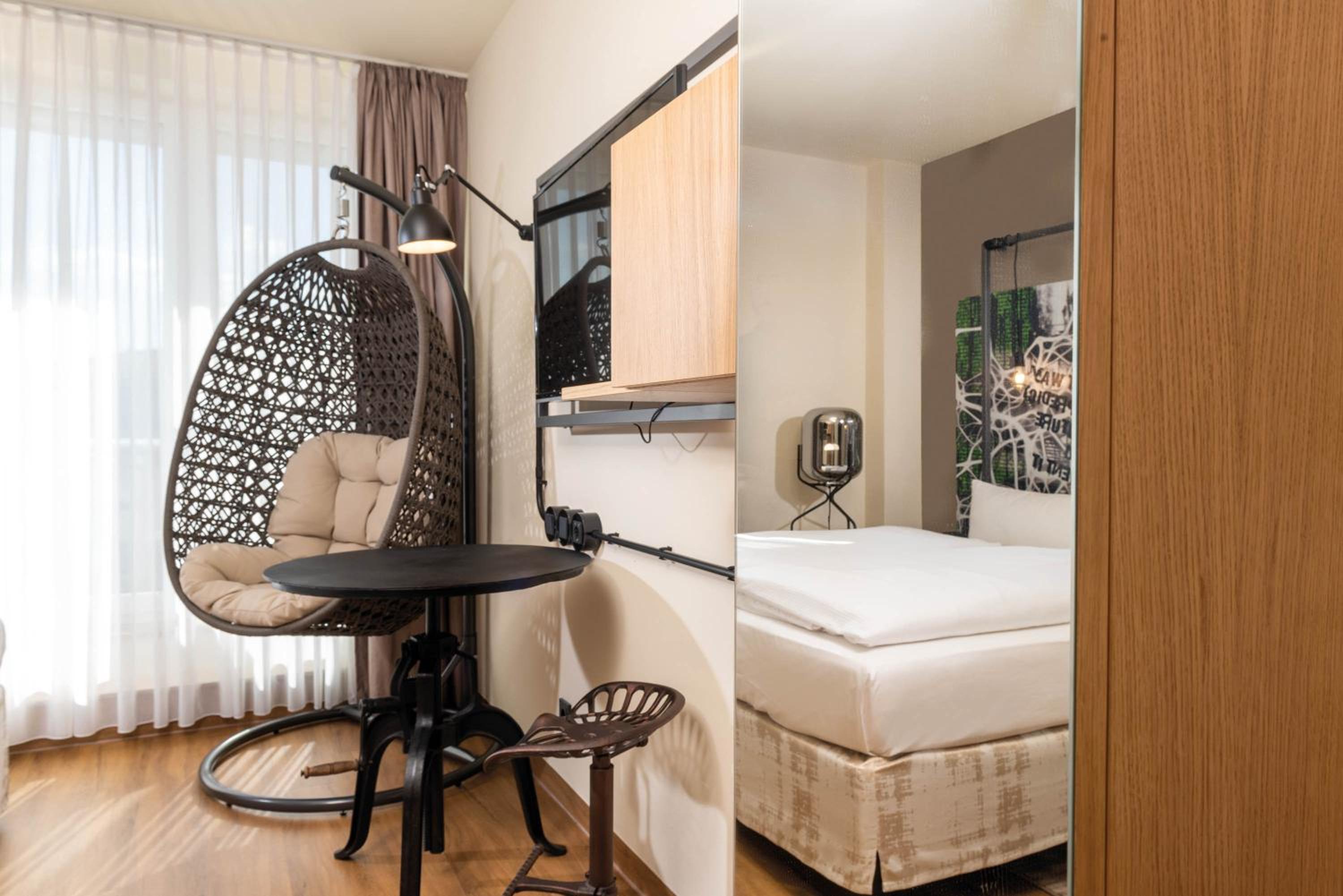 Standard Plus Room with Balcony - Photo 4