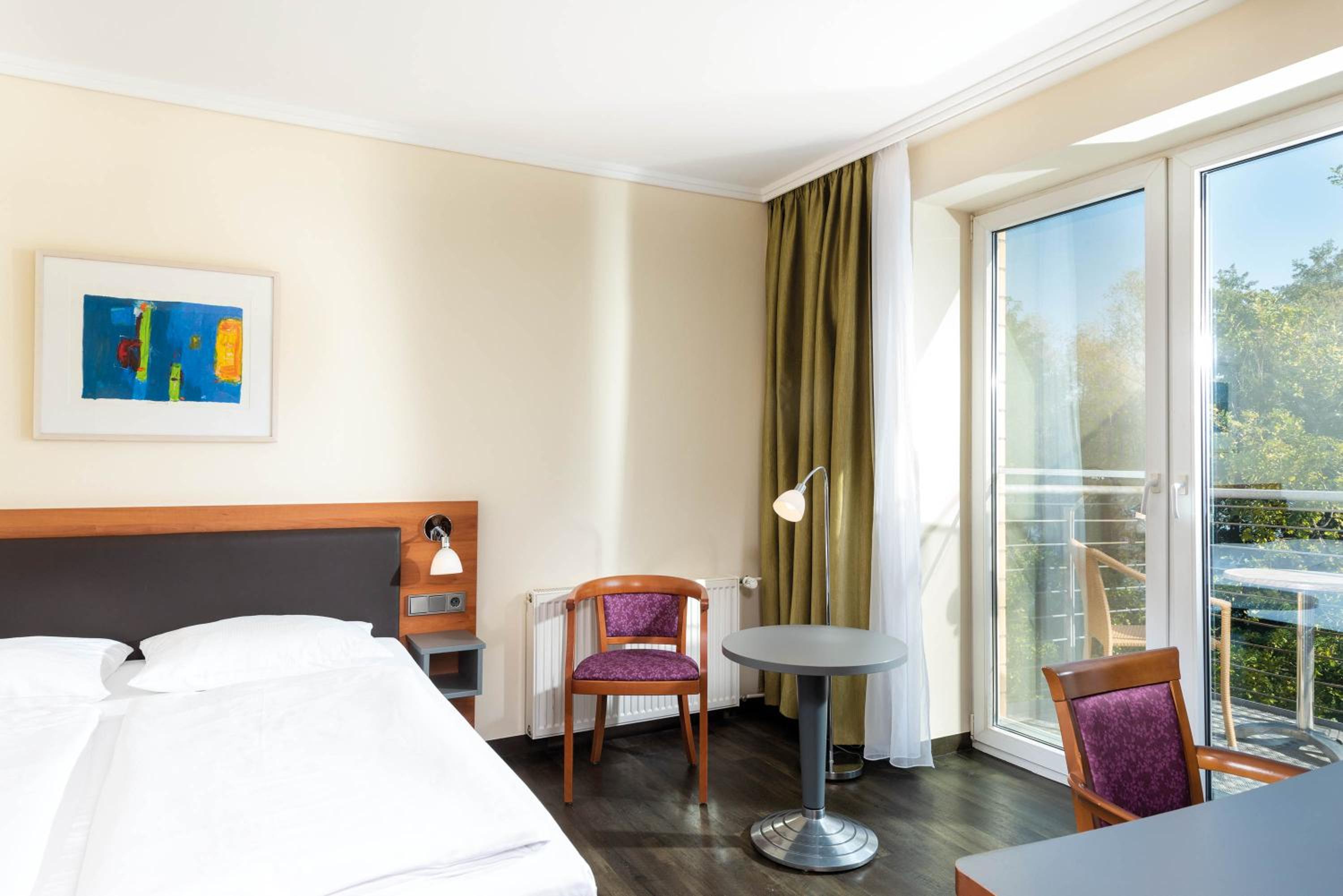 Standard Plus Room with Balcony - Photo 8