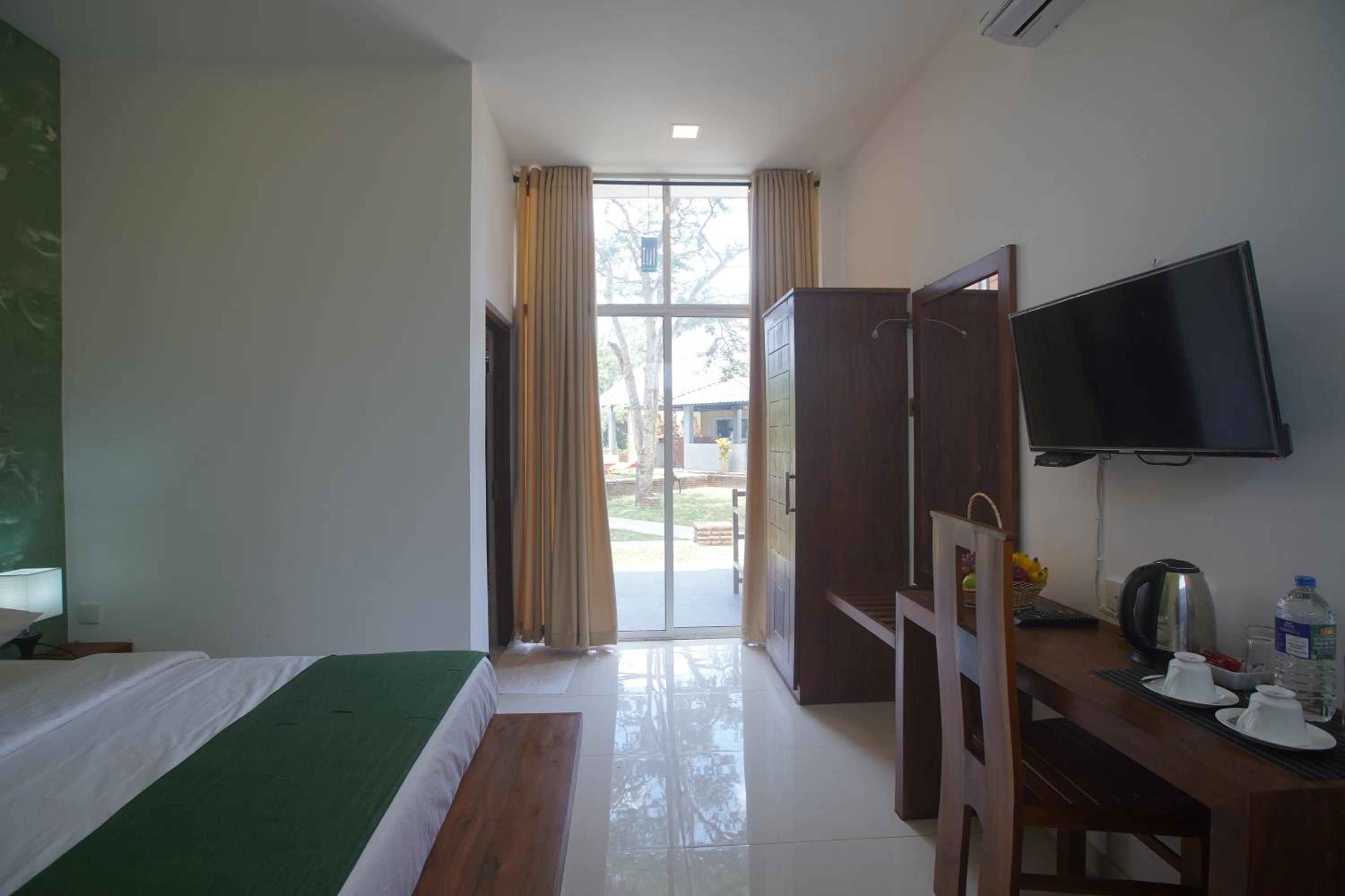 Deluxe Double Room (2 Adults + 1 Child)