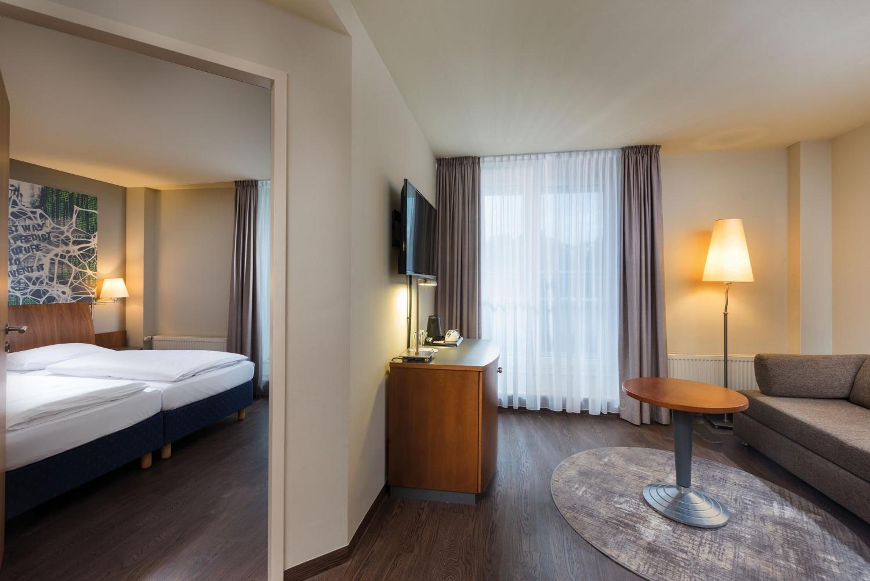 Suite - Photo 3