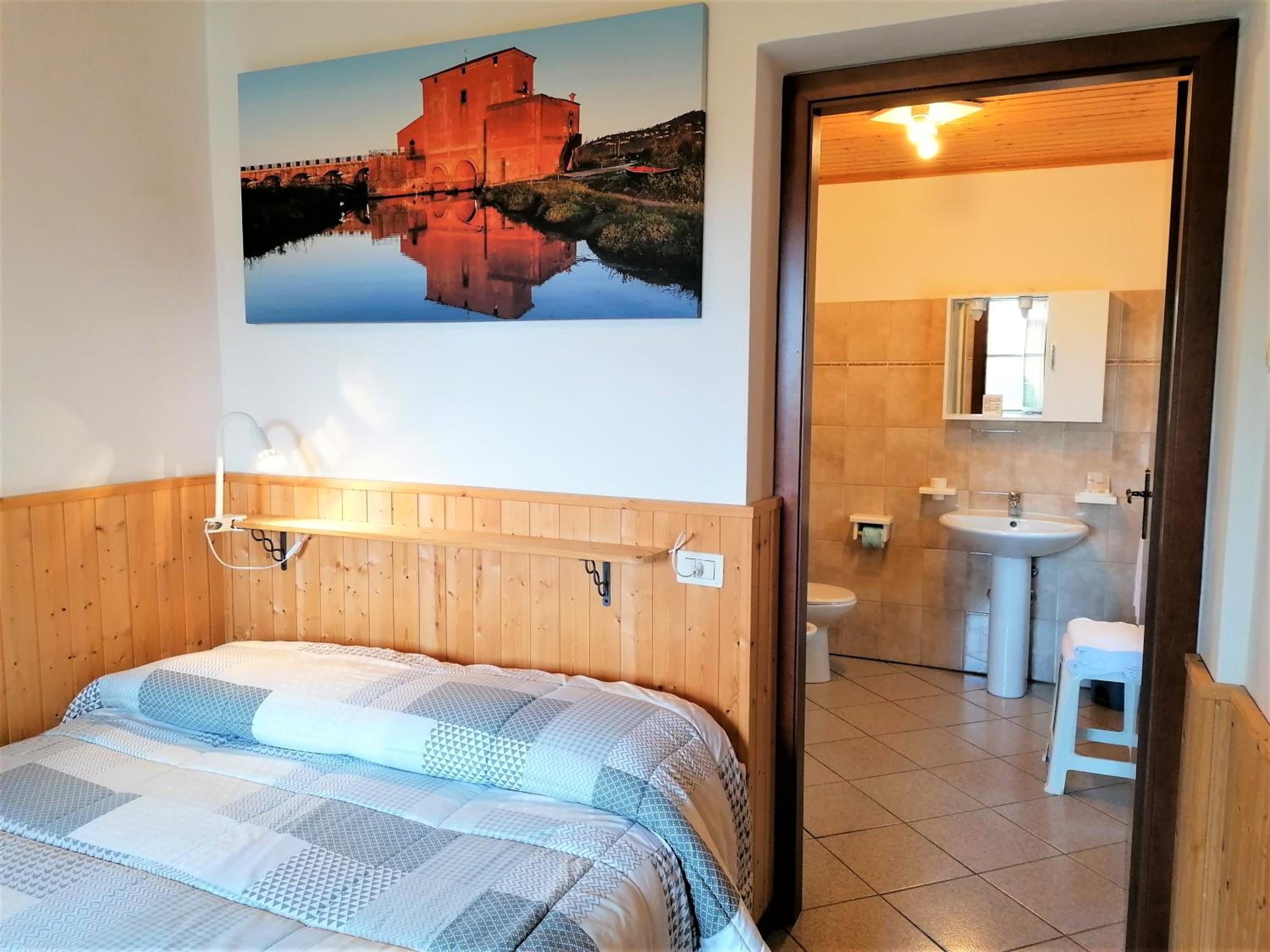 Economy Double Room photo 2