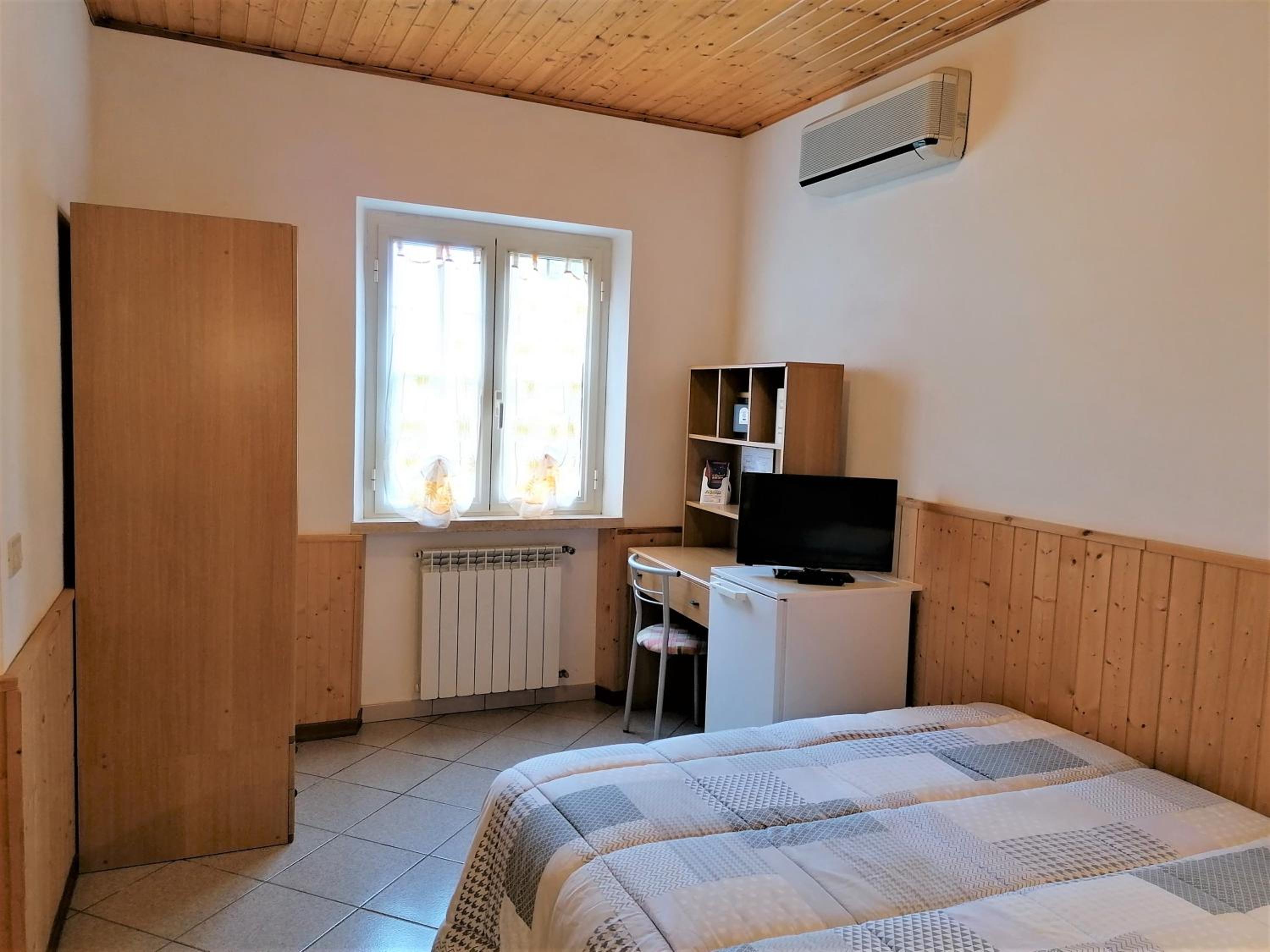 Economy Double Room photo 3