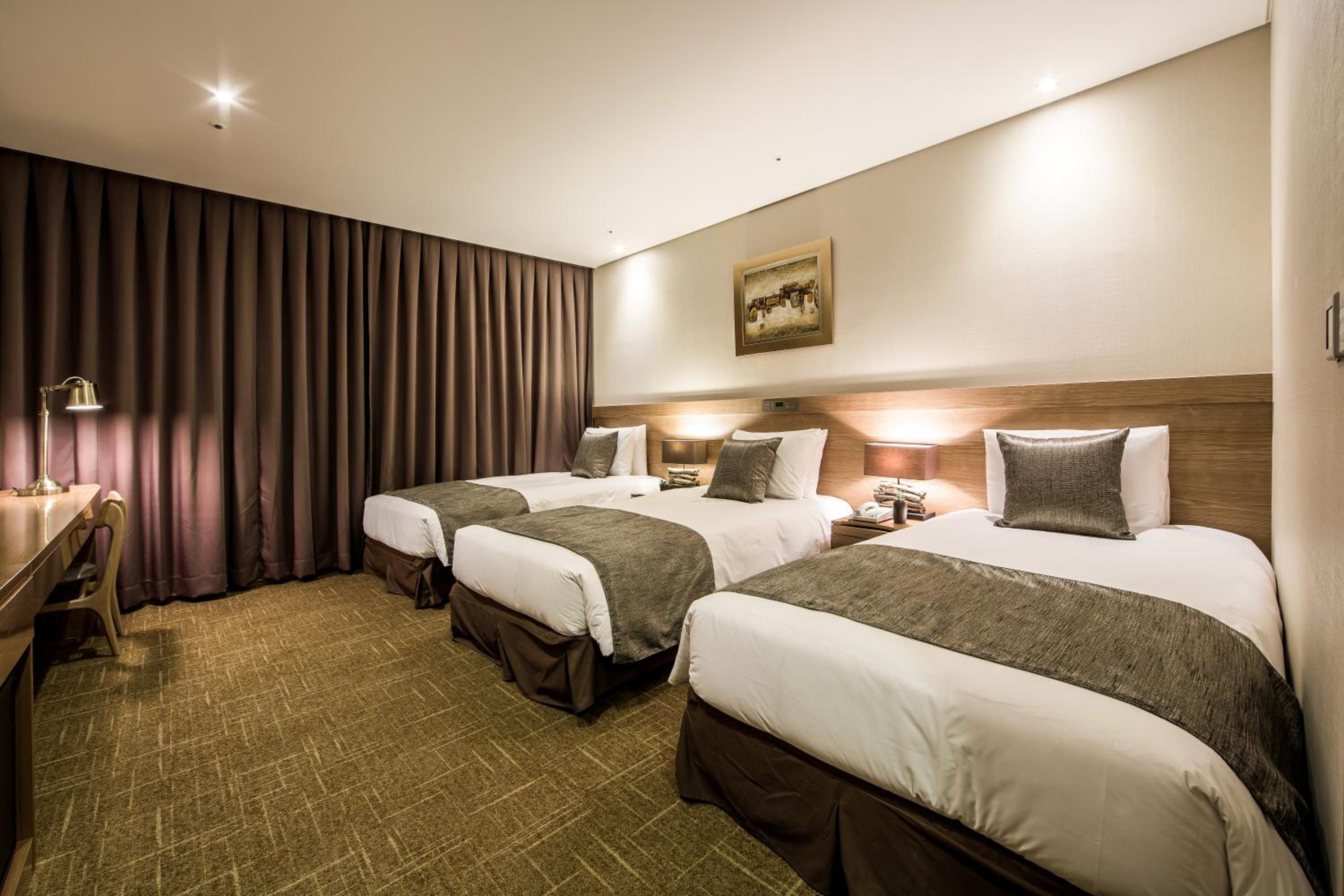 Standard Triple Room photo 2