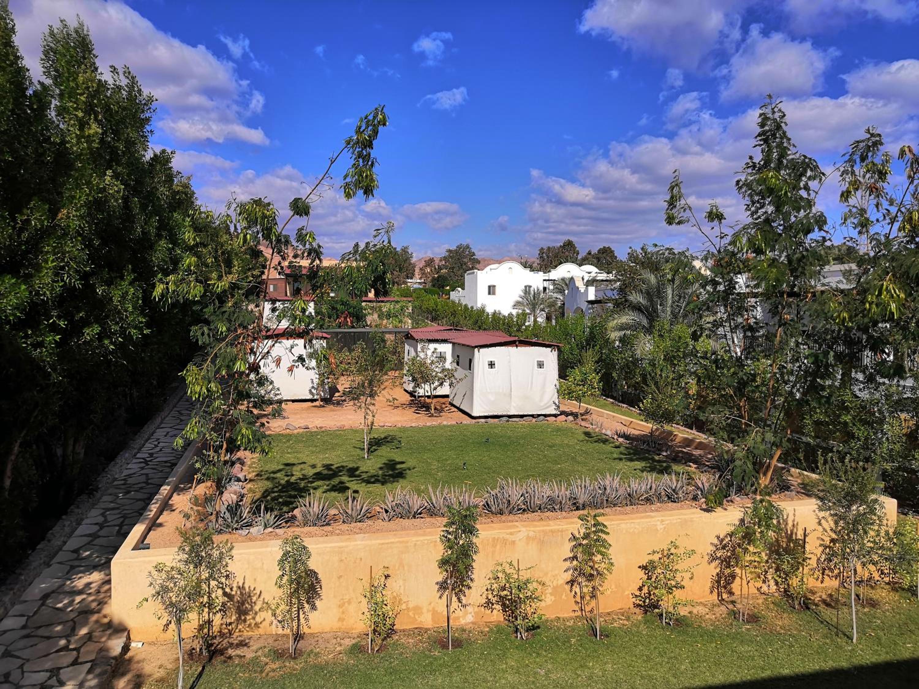Deluxe Bungalow with Garden View - Photo 10
