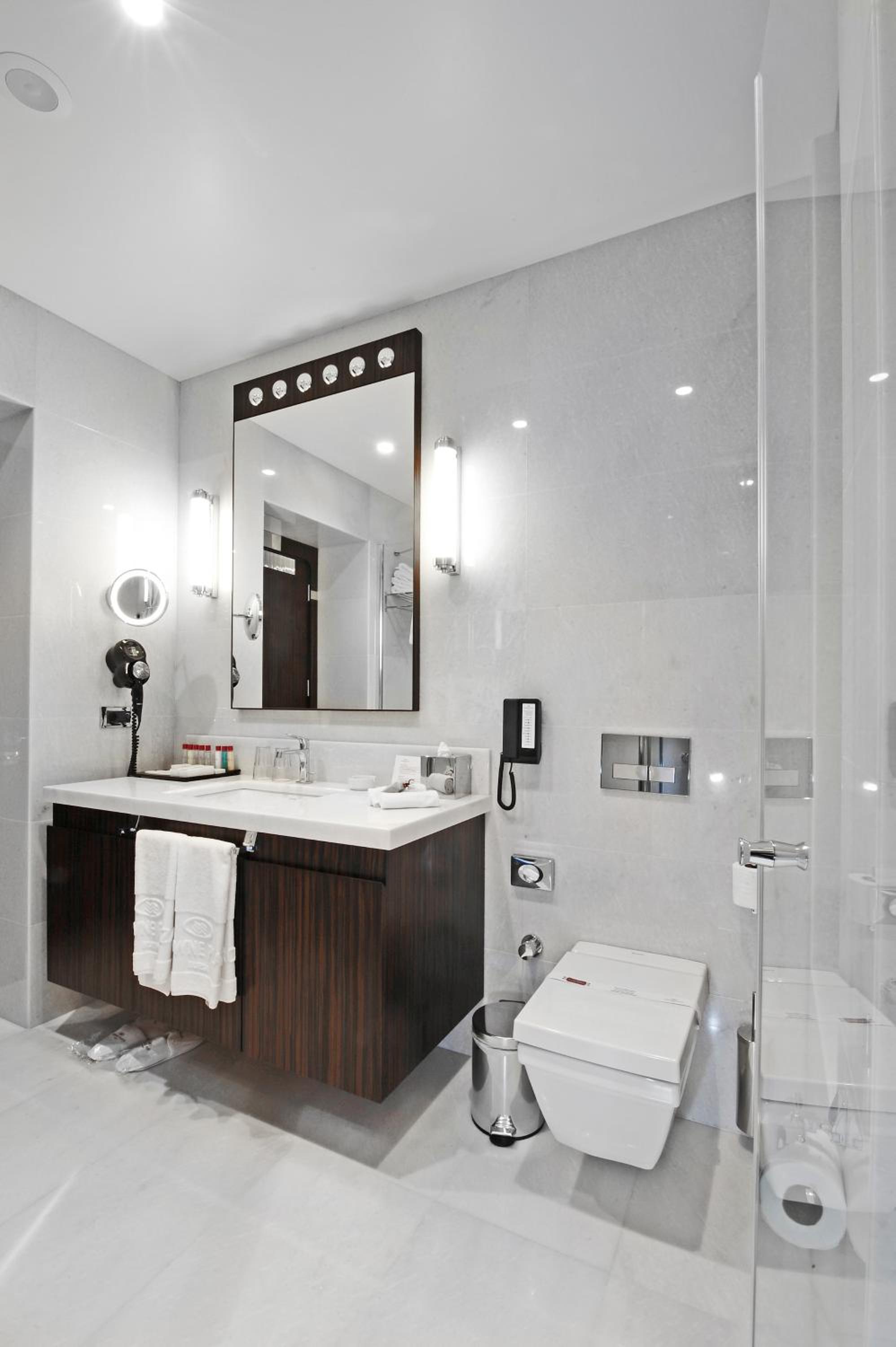 Standard Room thumbnail 5