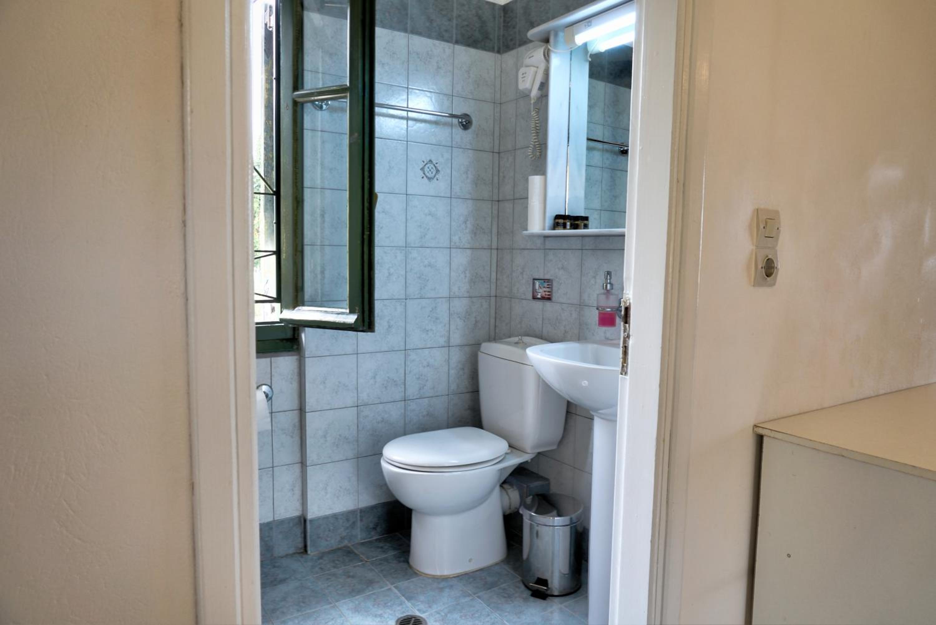 Standard Suite - Photo 7