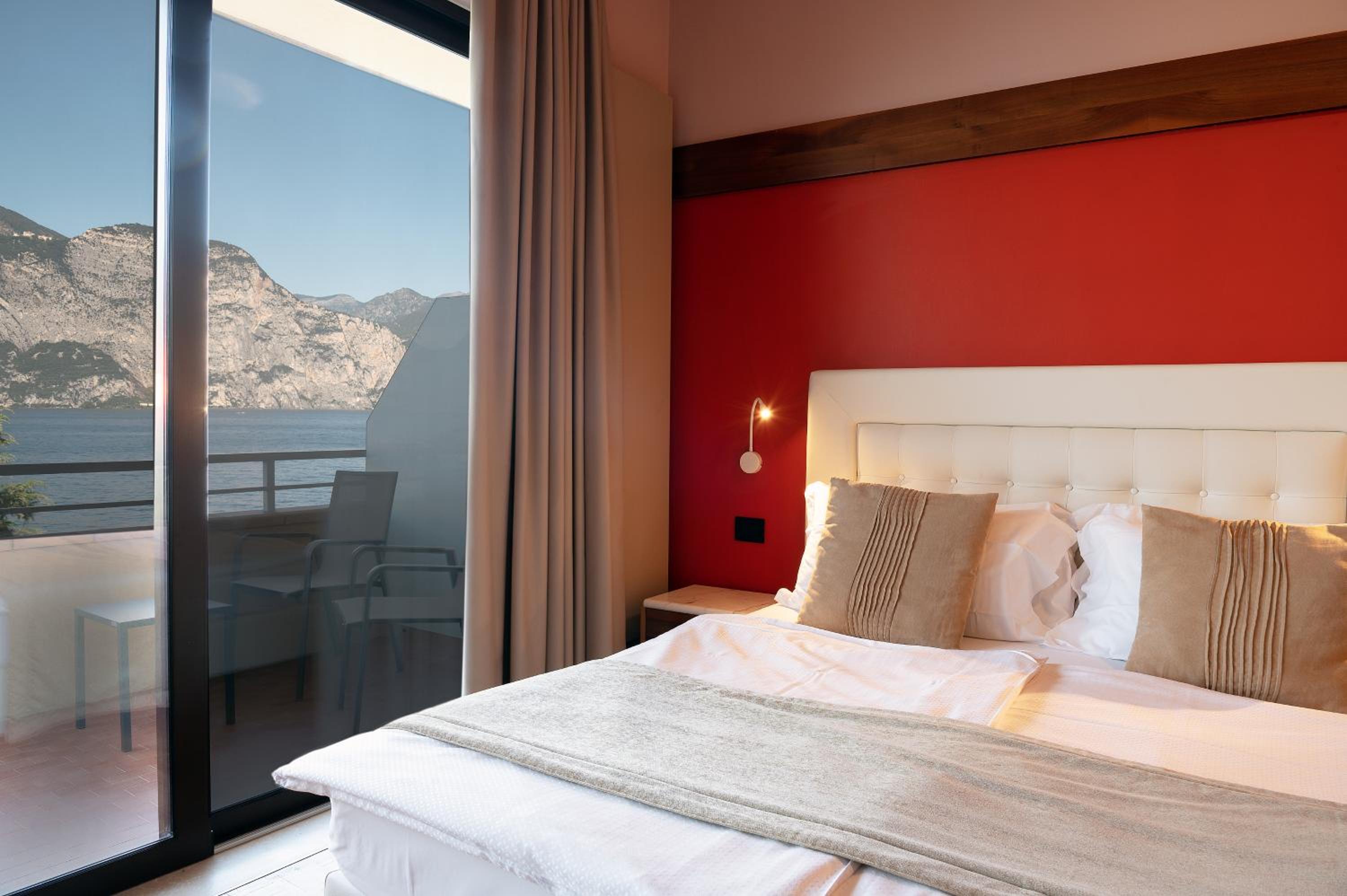 Superior Double or Twin Room with Lake View - Photo 2