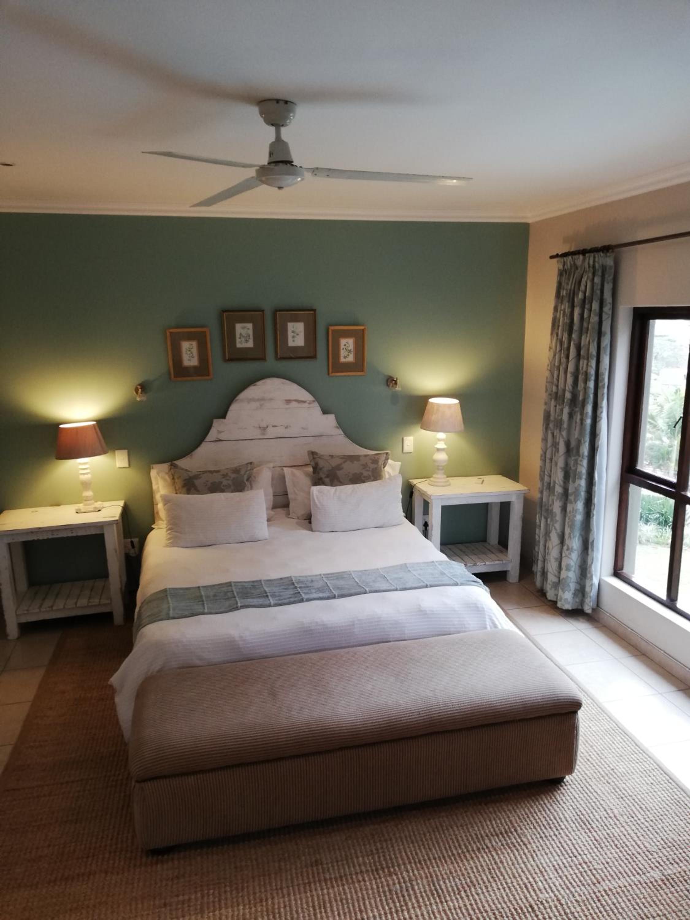King Room with Pool View - Photo 3