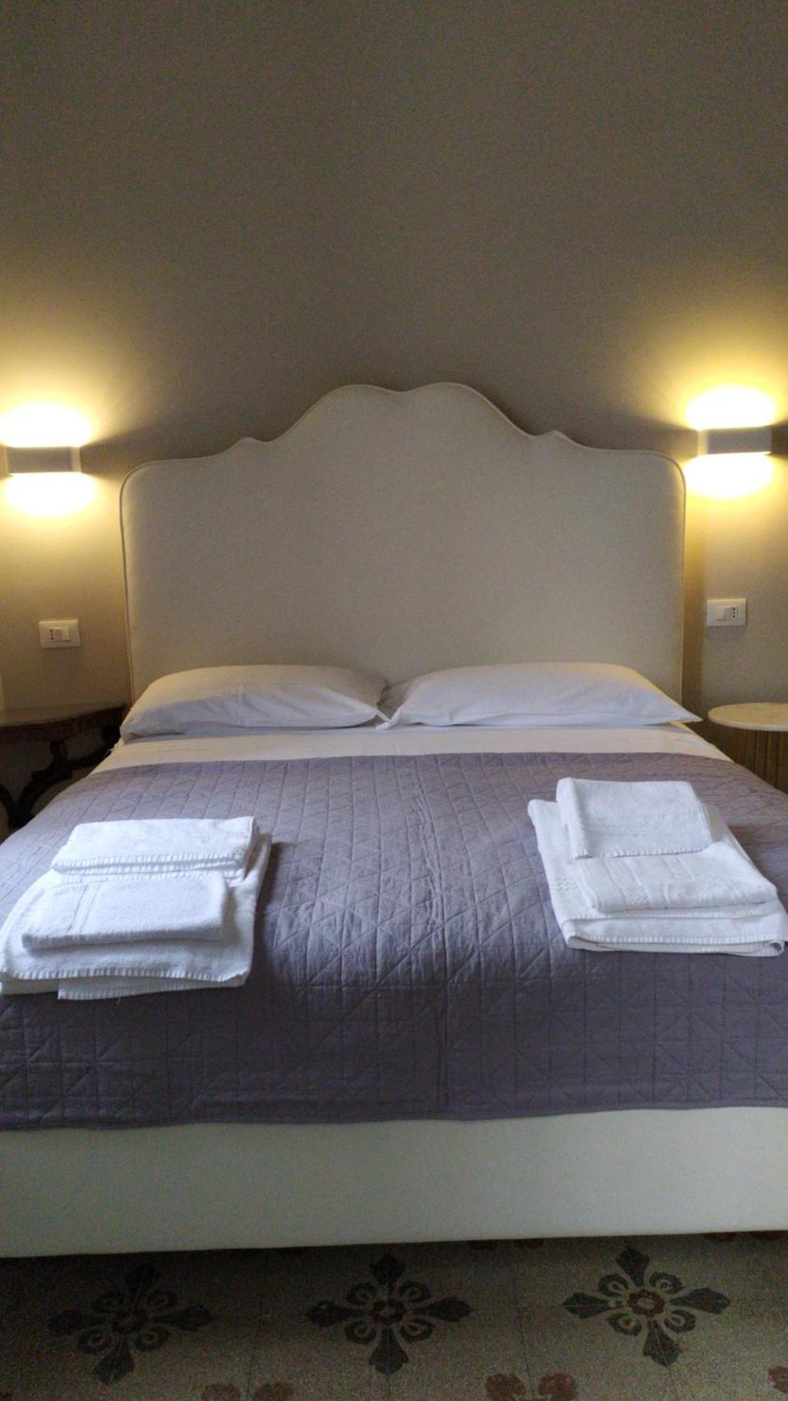 Deluxe King Room photo 1