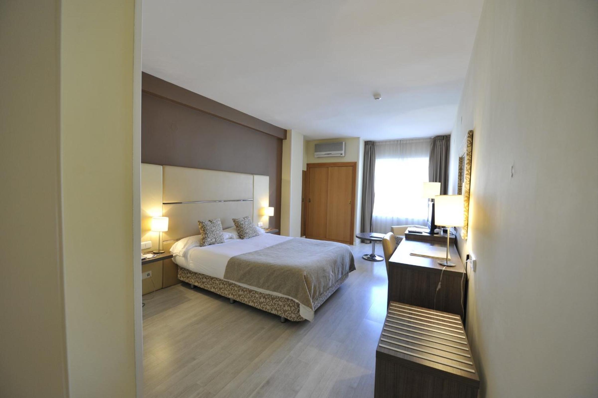 Double or Twin Room - Photo 5