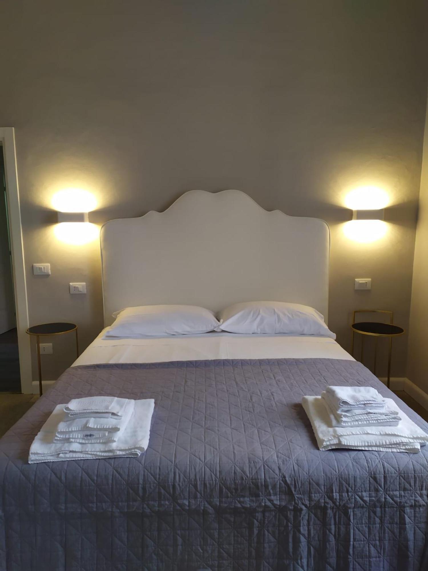 Deluxe King Room photo 1