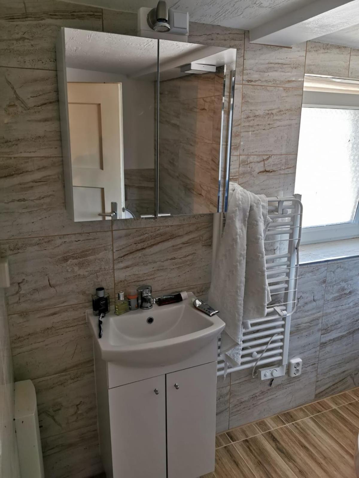 One-Bedroom Apartment - Photo 3