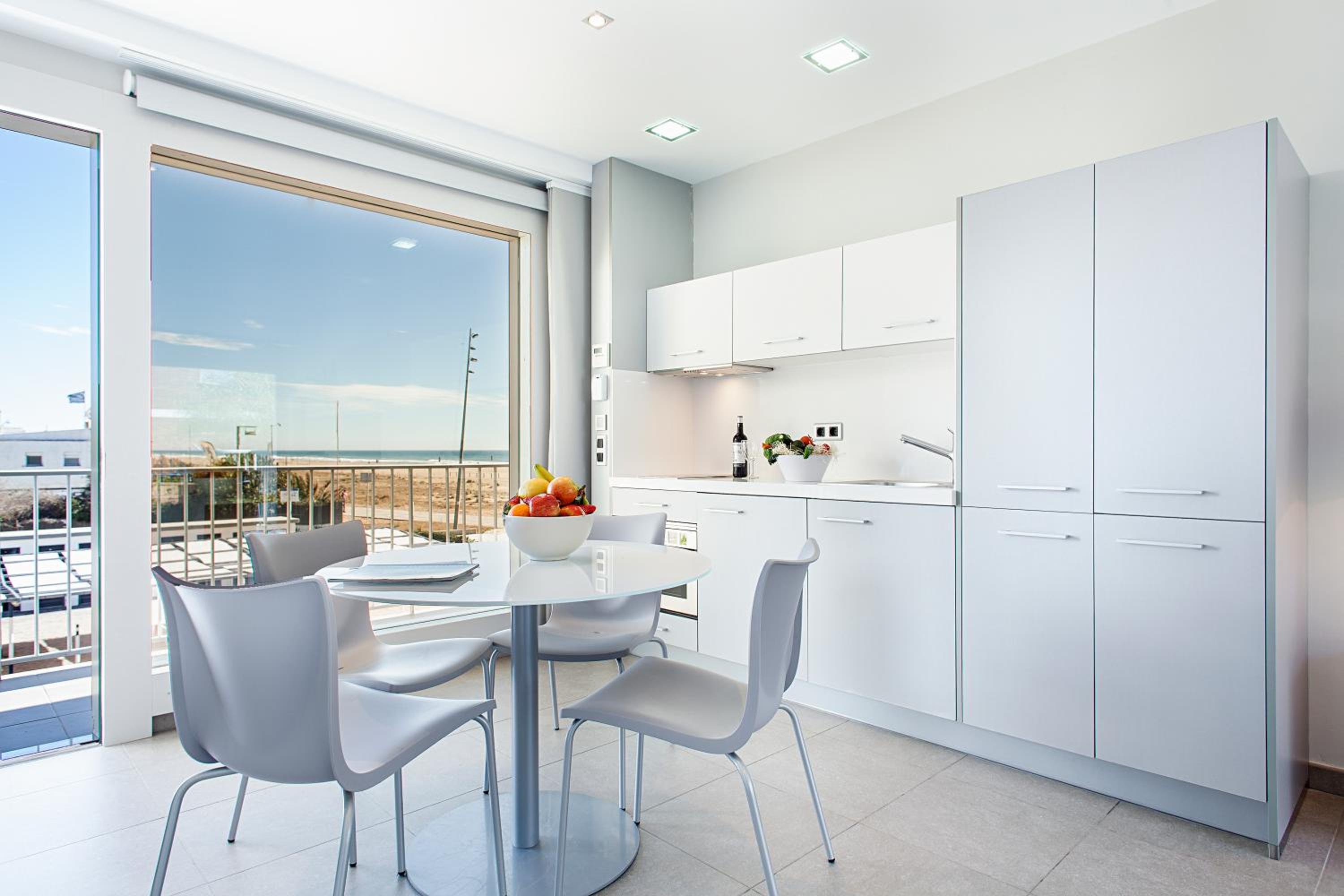 One-Bedroom Apartment with Sea View photo 2