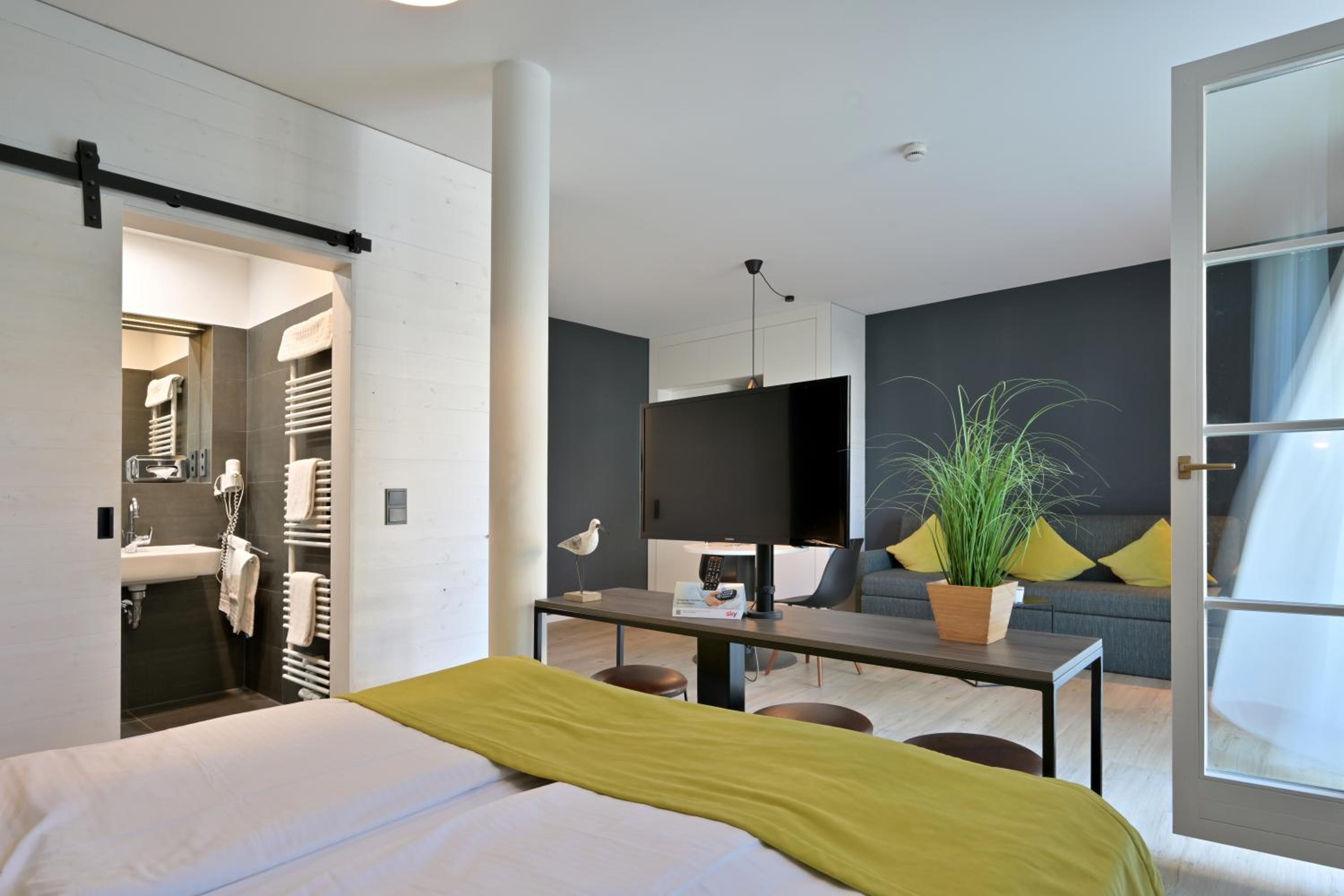 One-Room Apartment photo 2