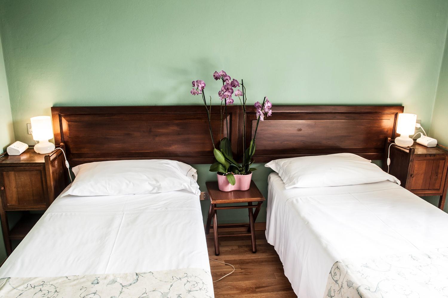 Twin Room - Photo 2