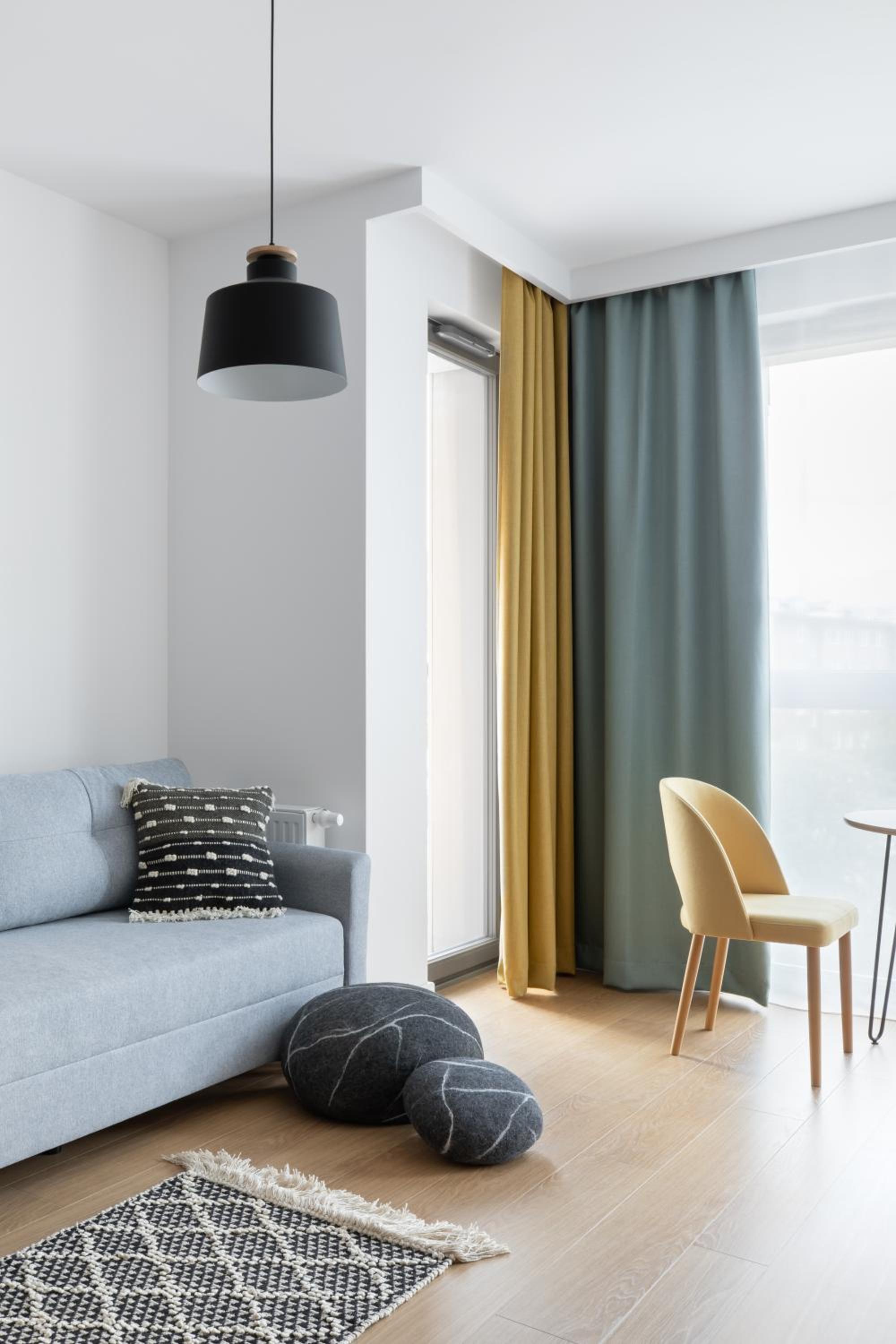 Apartment with Balcony - Photo 4