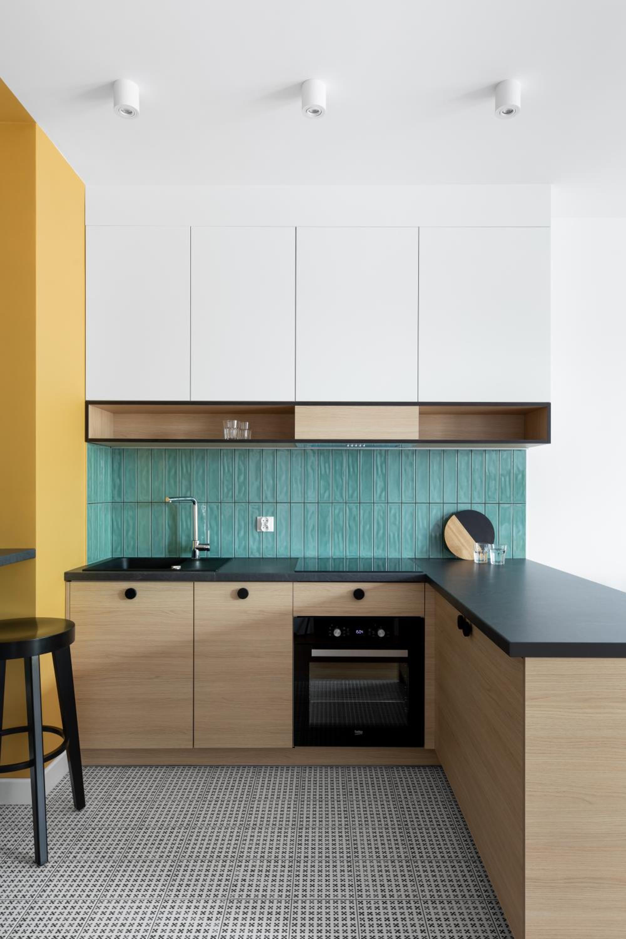 Apartment with Balcony - Photo 5