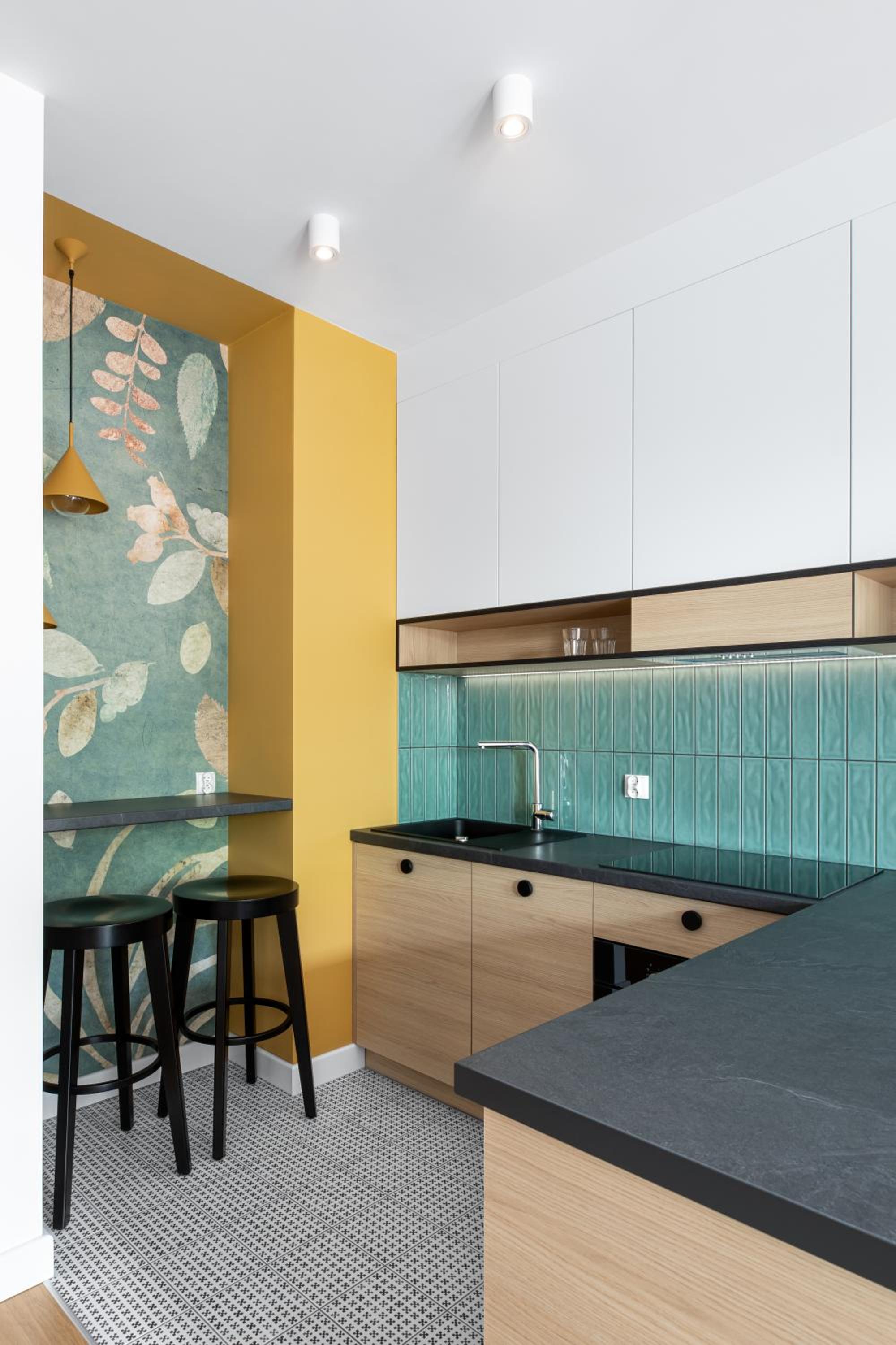 Apartment with Balcony - Photo 6