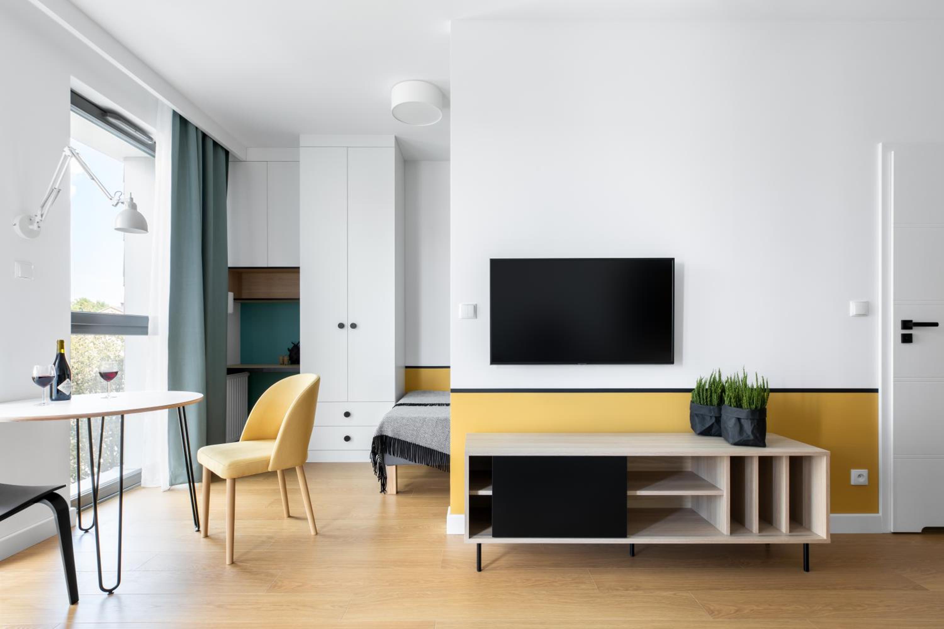 Apartment with Balcony - Photo 8