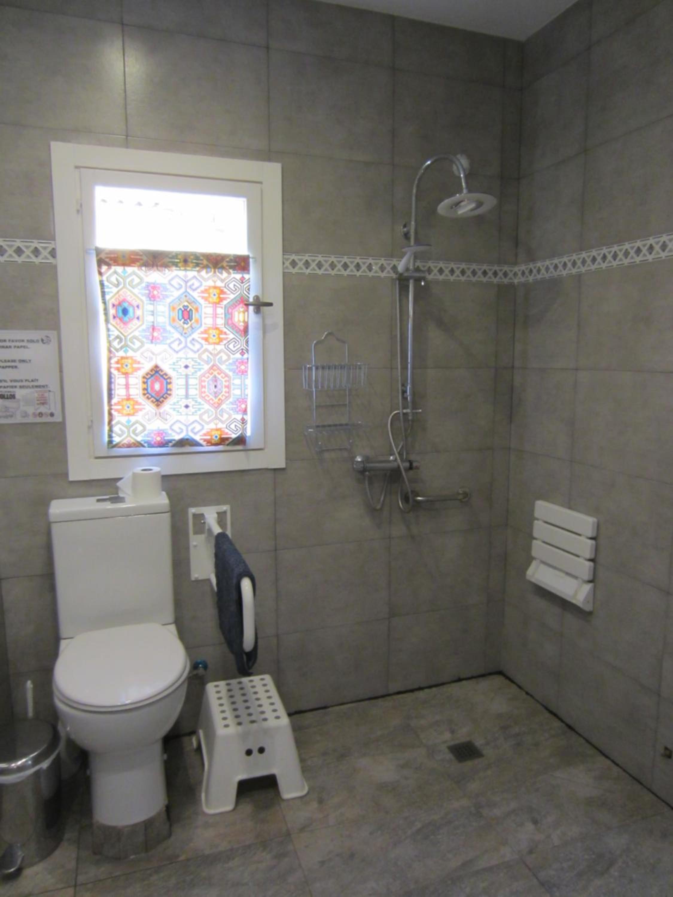 Single Room with Private Bathroom photo 3