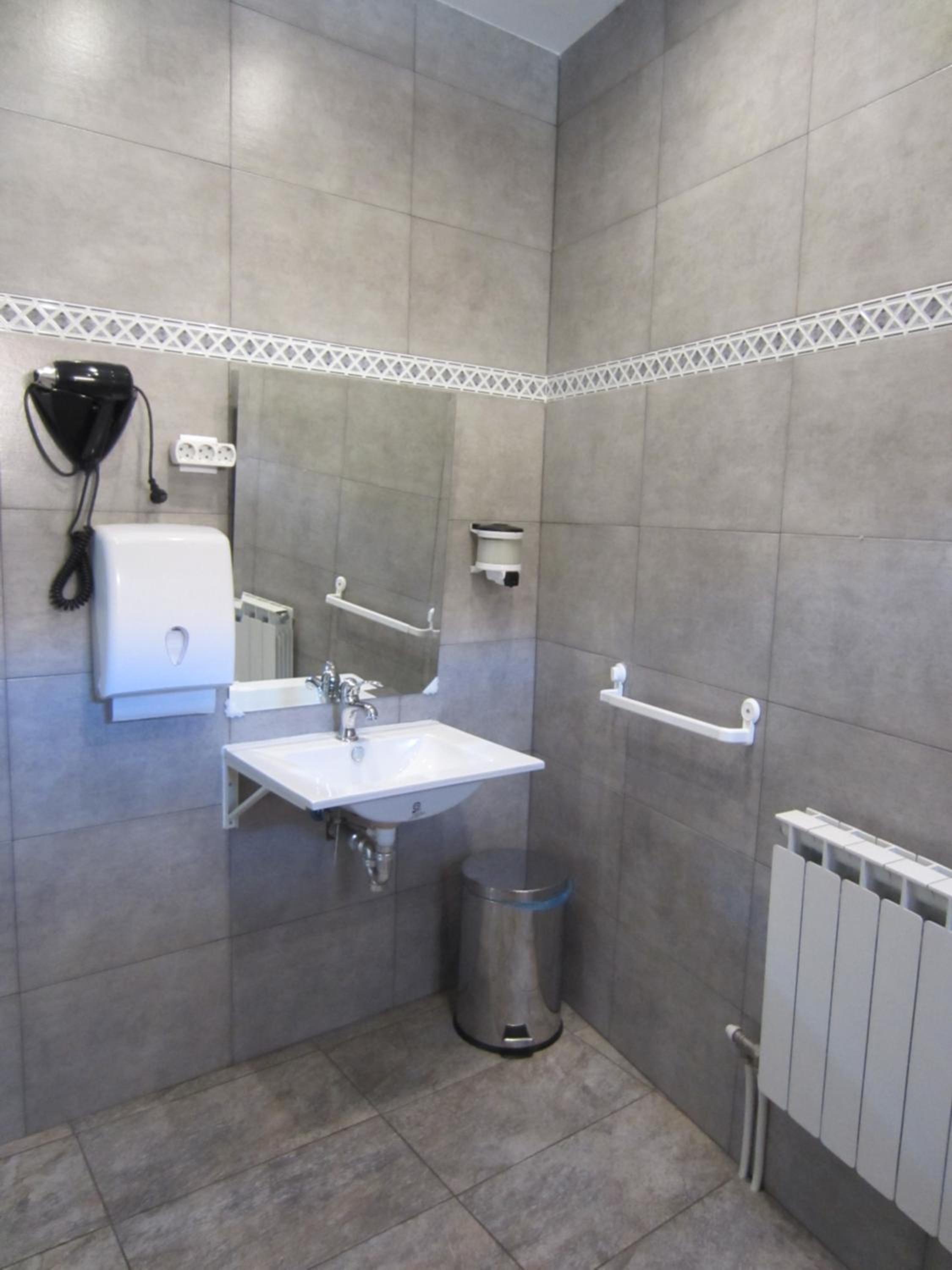 Single Room with Private Bathroom photo 2