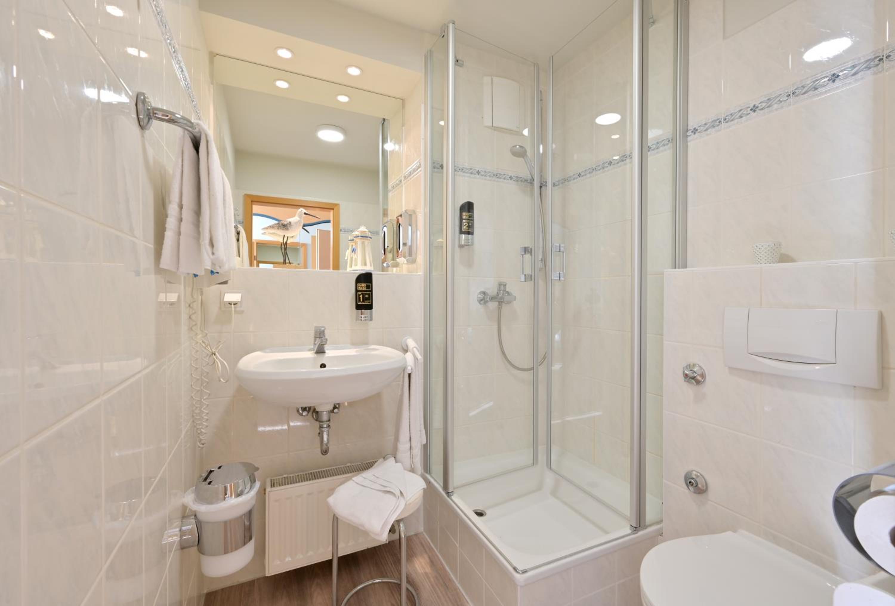 Double or Twin Room - Photo 5