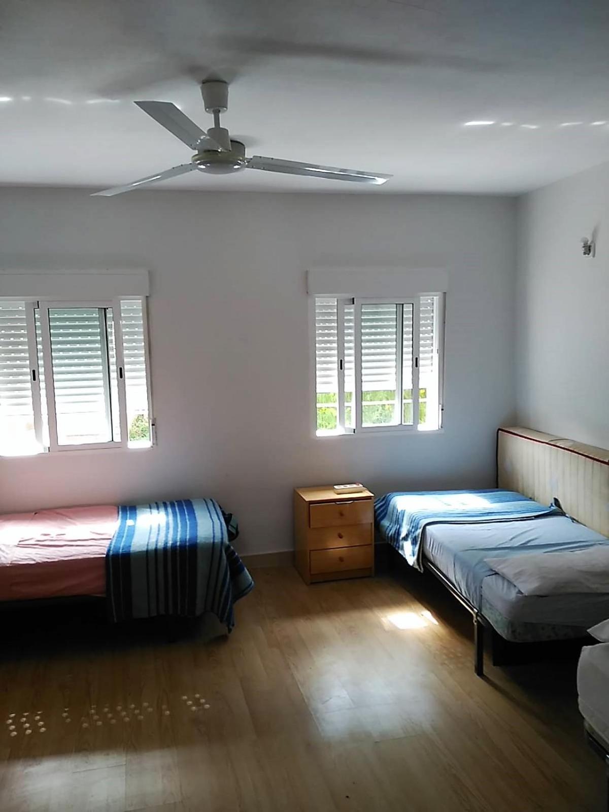 Economy Quadruple Room - Photo 3