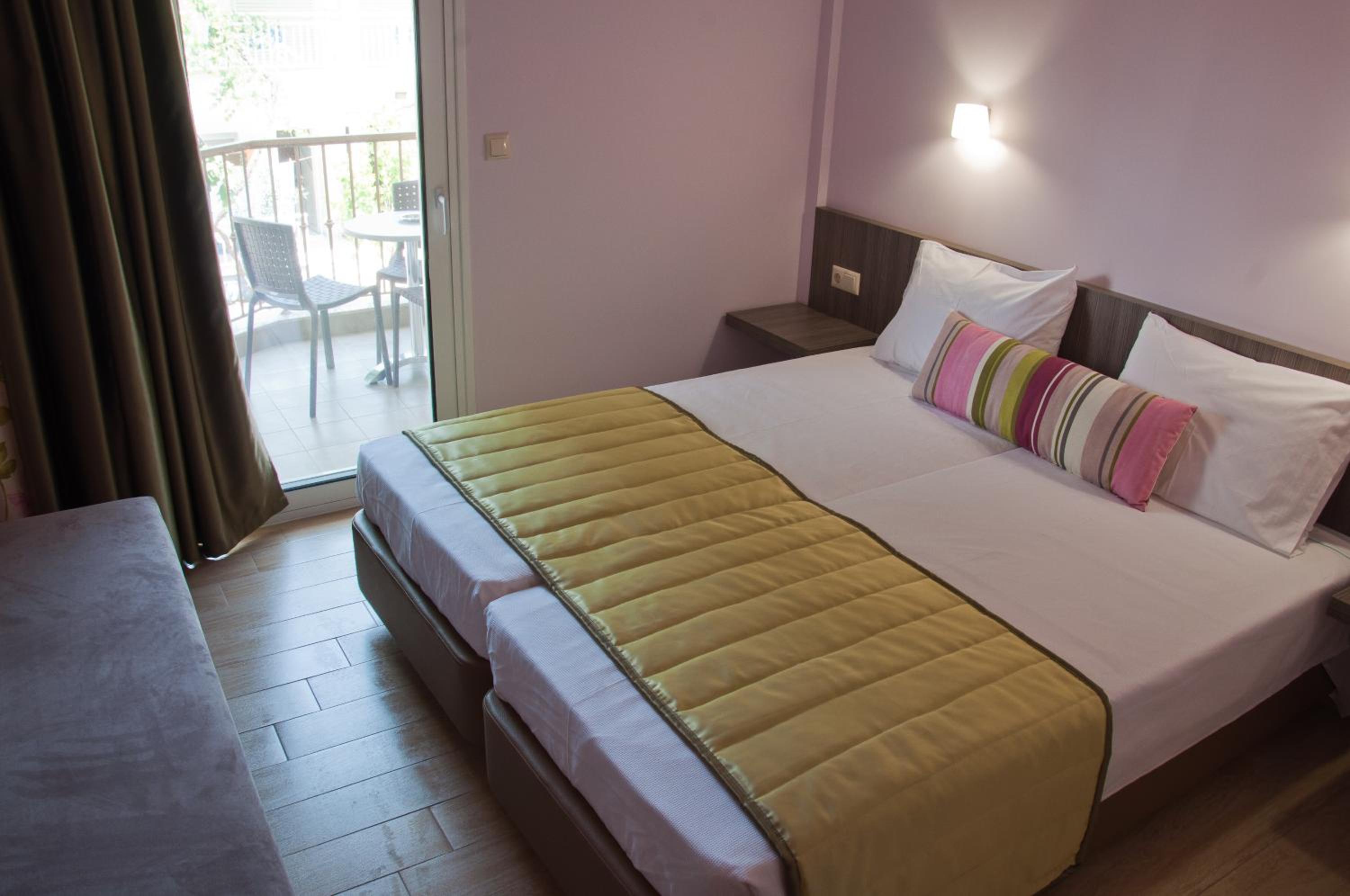 Twin Room - Photo 1