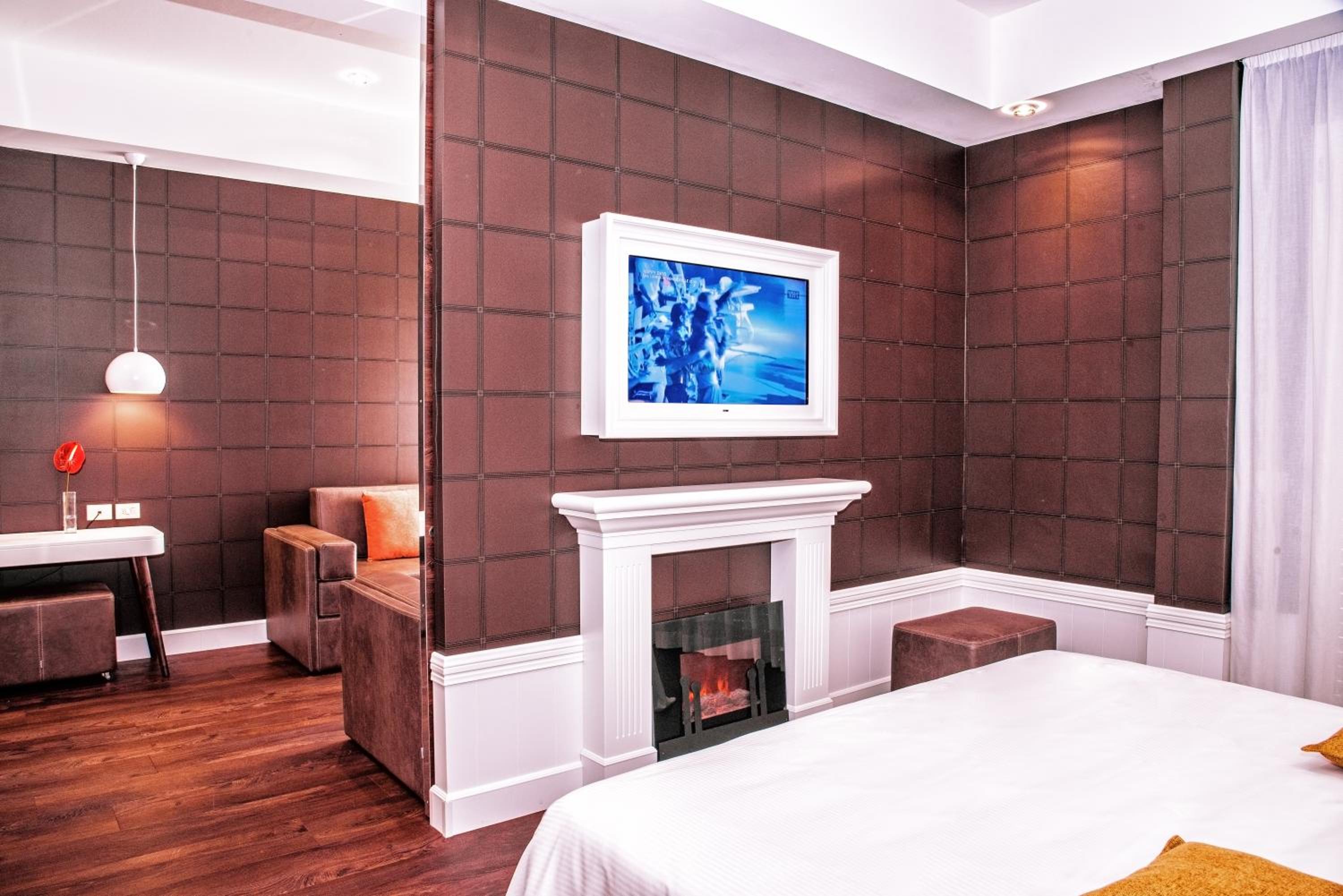 Deluxe Junior Suite - Photo 6