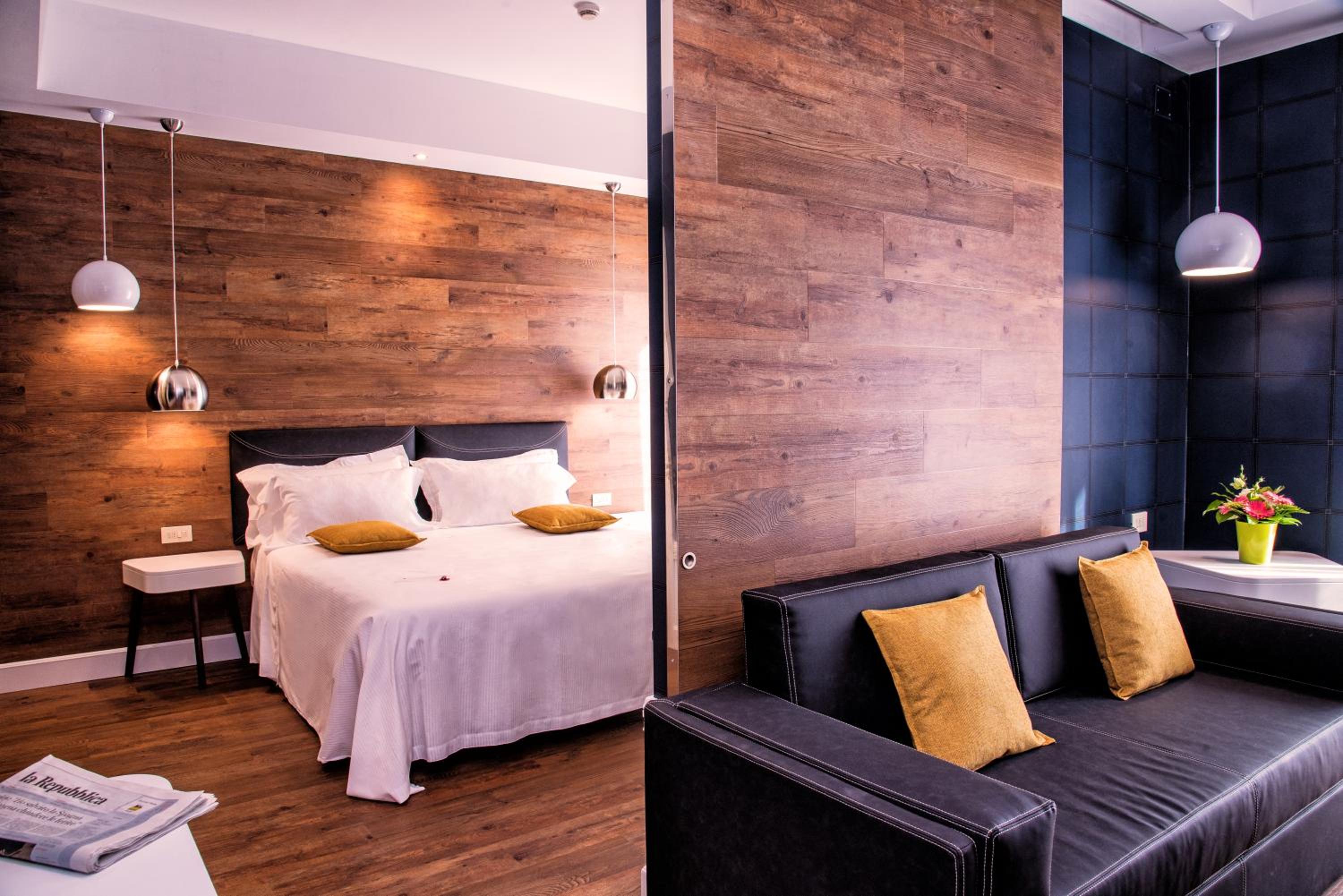 Deluxe Junior Suite - Photo 2