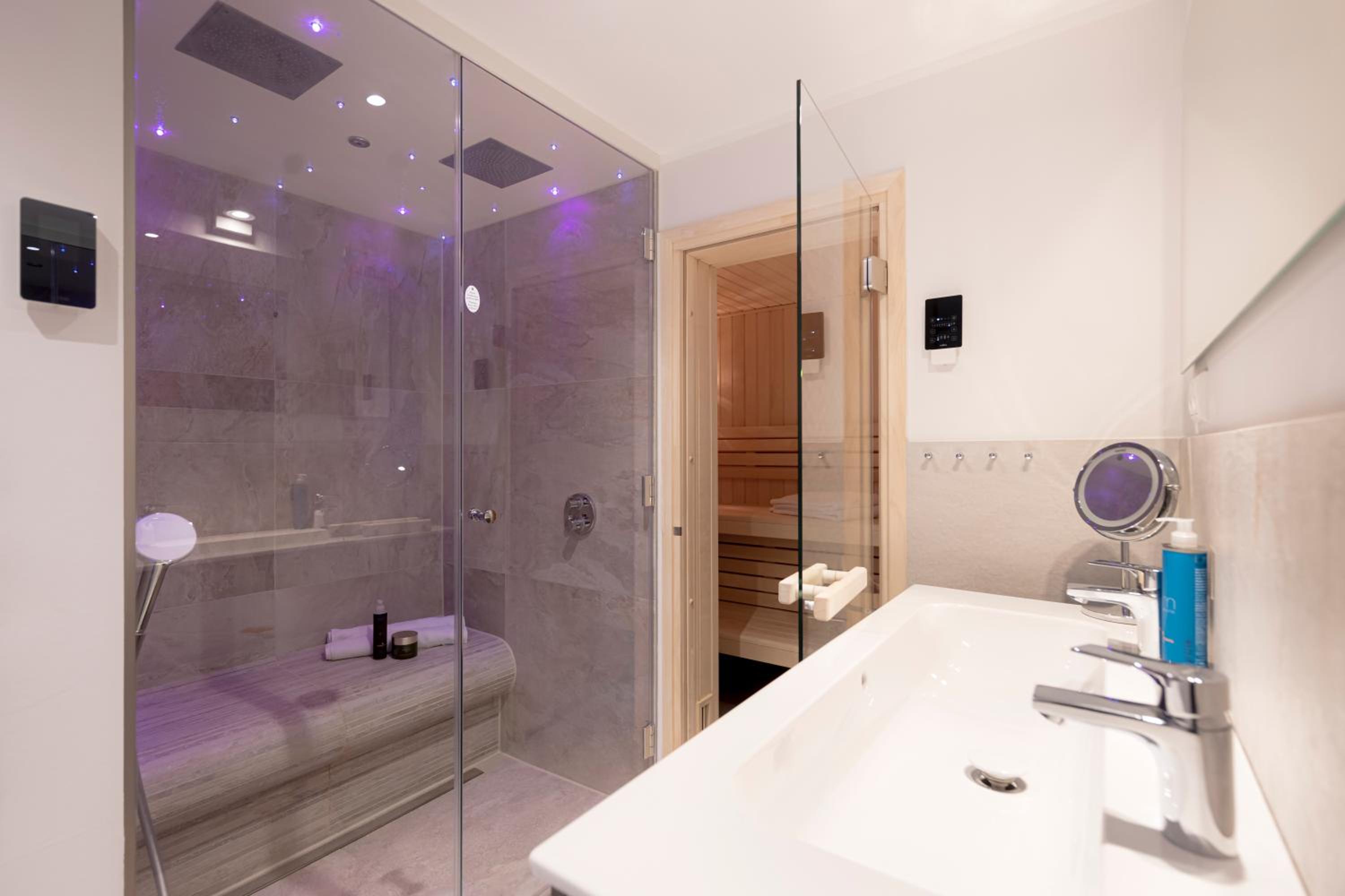 Penthouse Suite - Photo 12