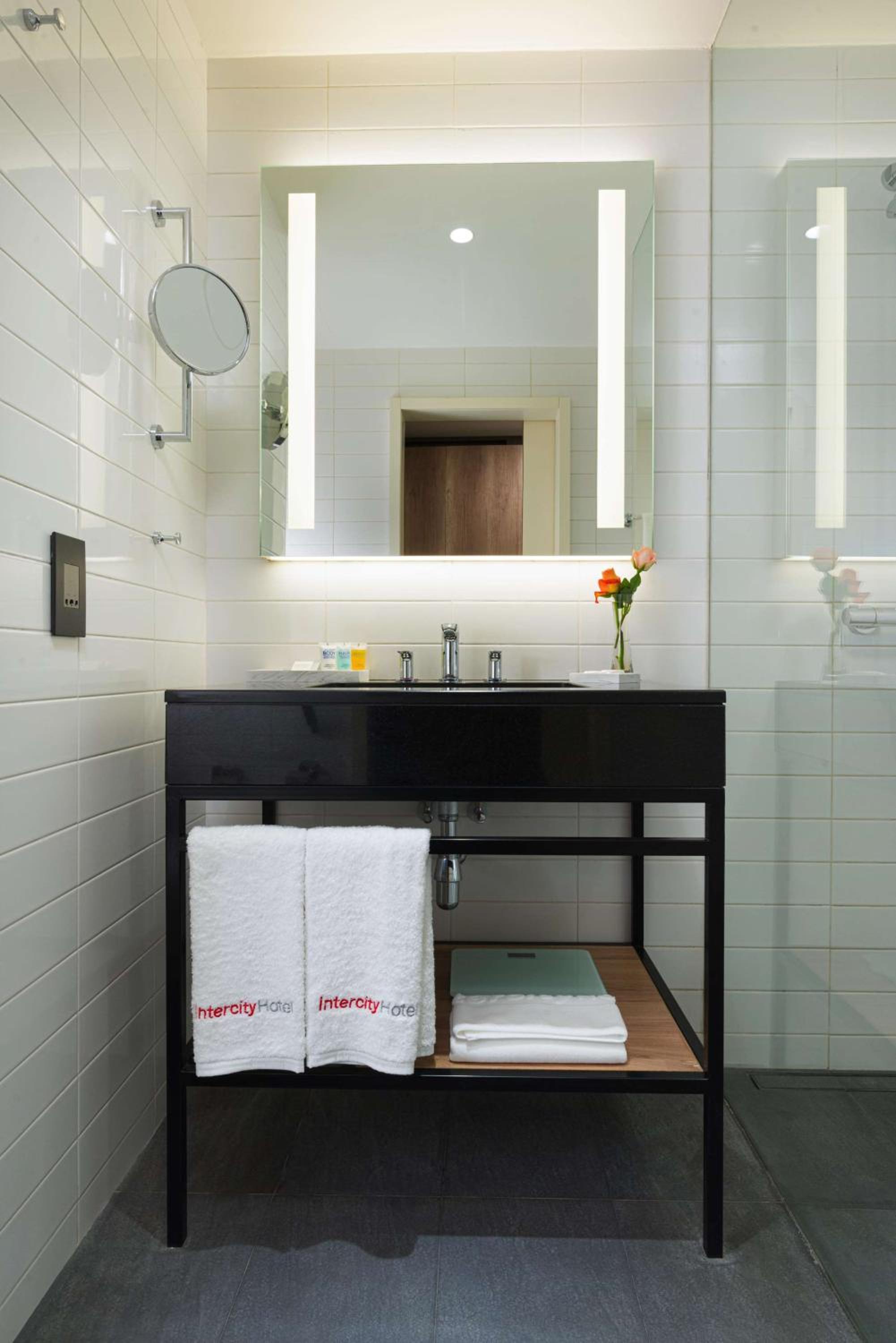 Queen Room - Disability Access photo 2