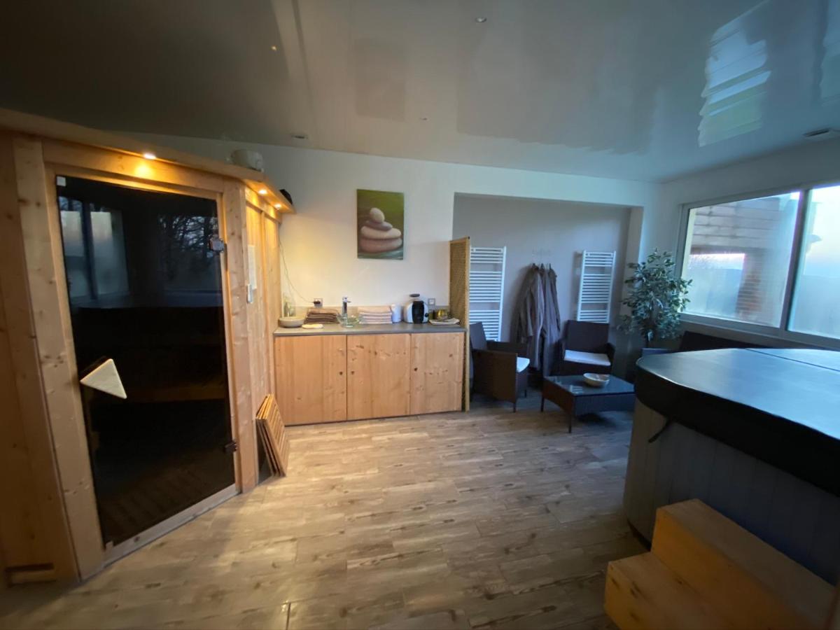 Six-Bedroom House - Photo 1