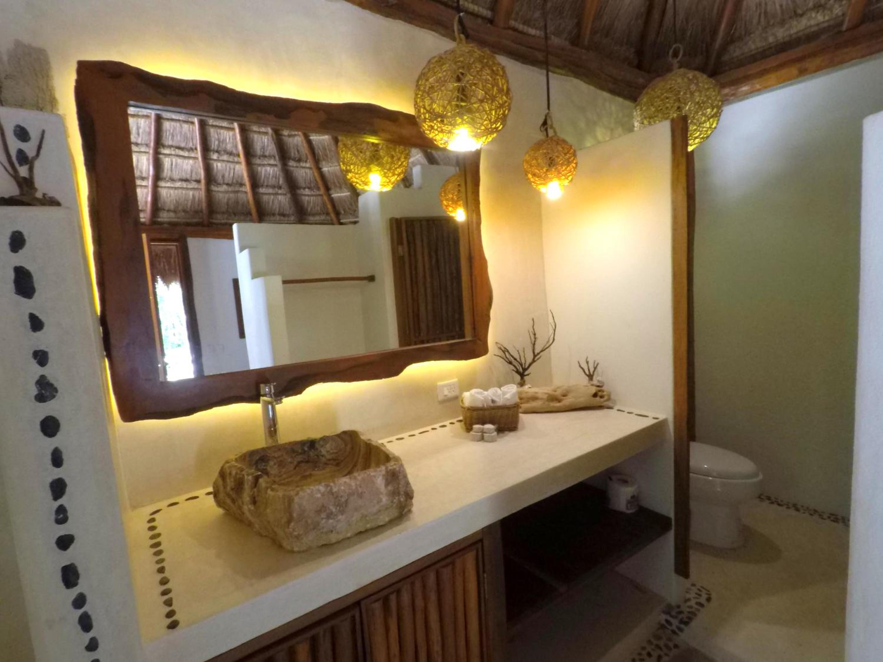 Deluxe Suite with Spa Bath - Photo 3