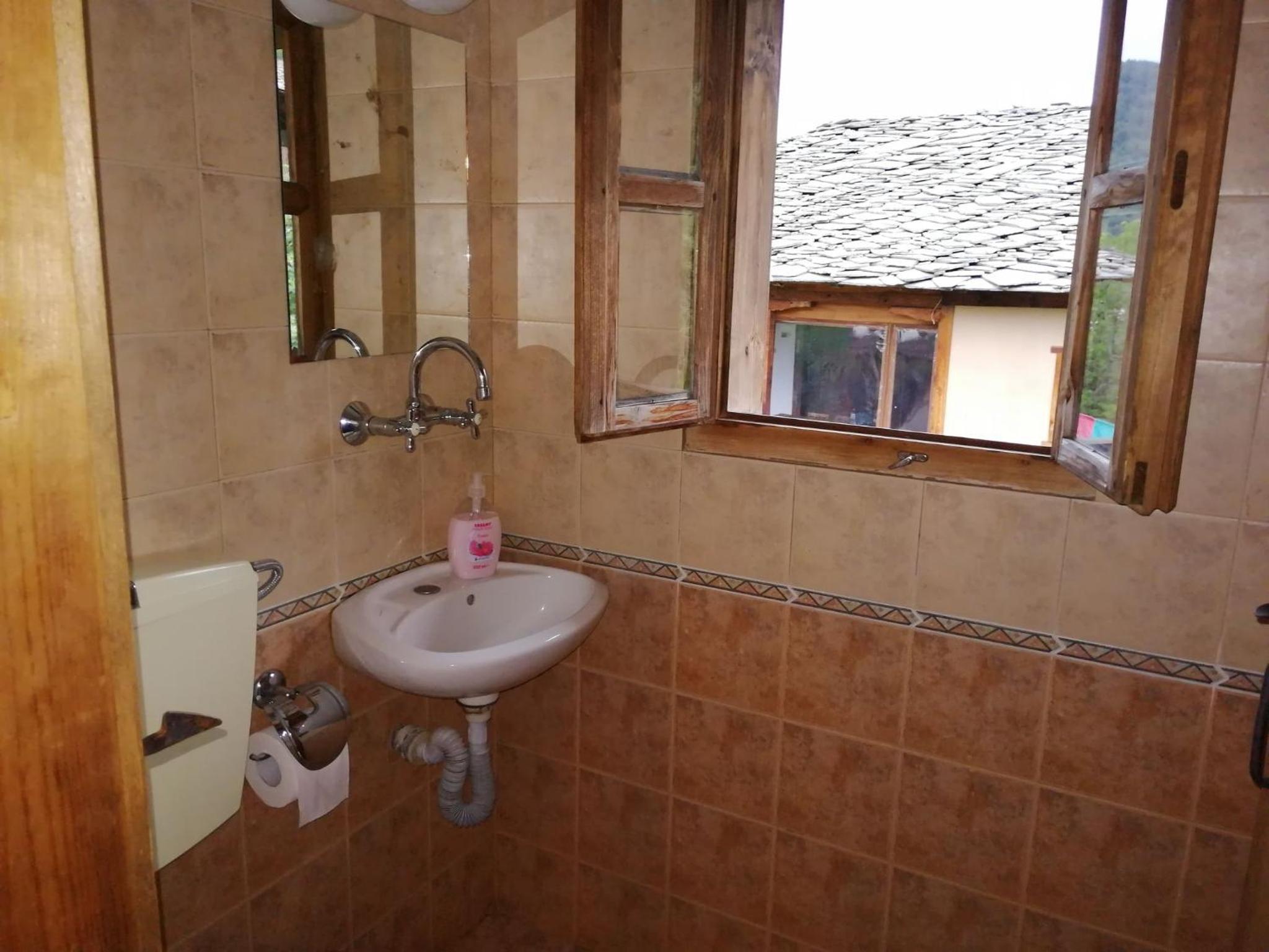 Twin Room with Private Bathroom photo 1