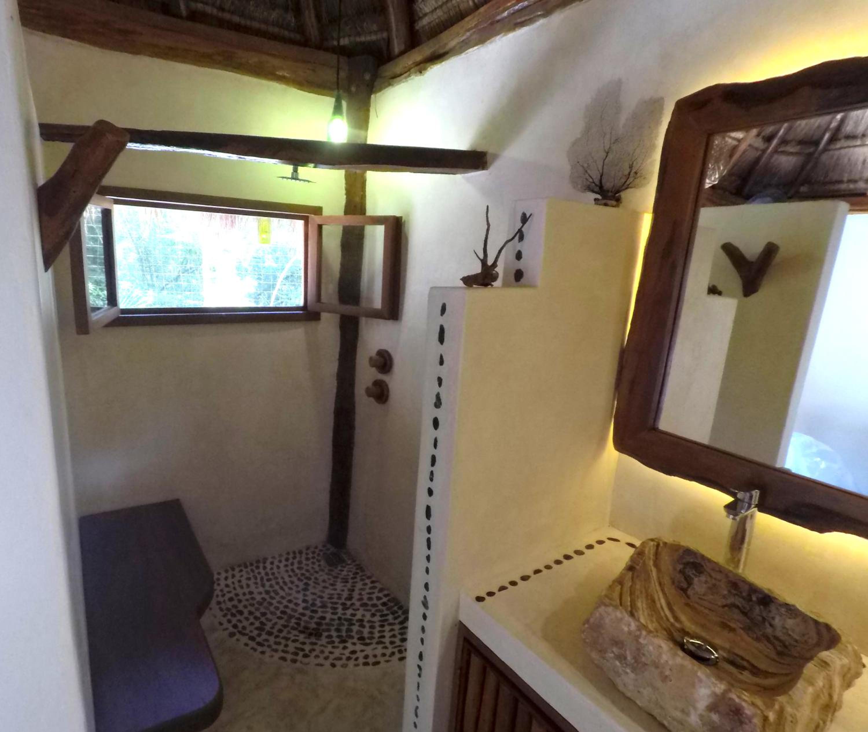 Deluxe Suite with Spa Bath - Photo 2