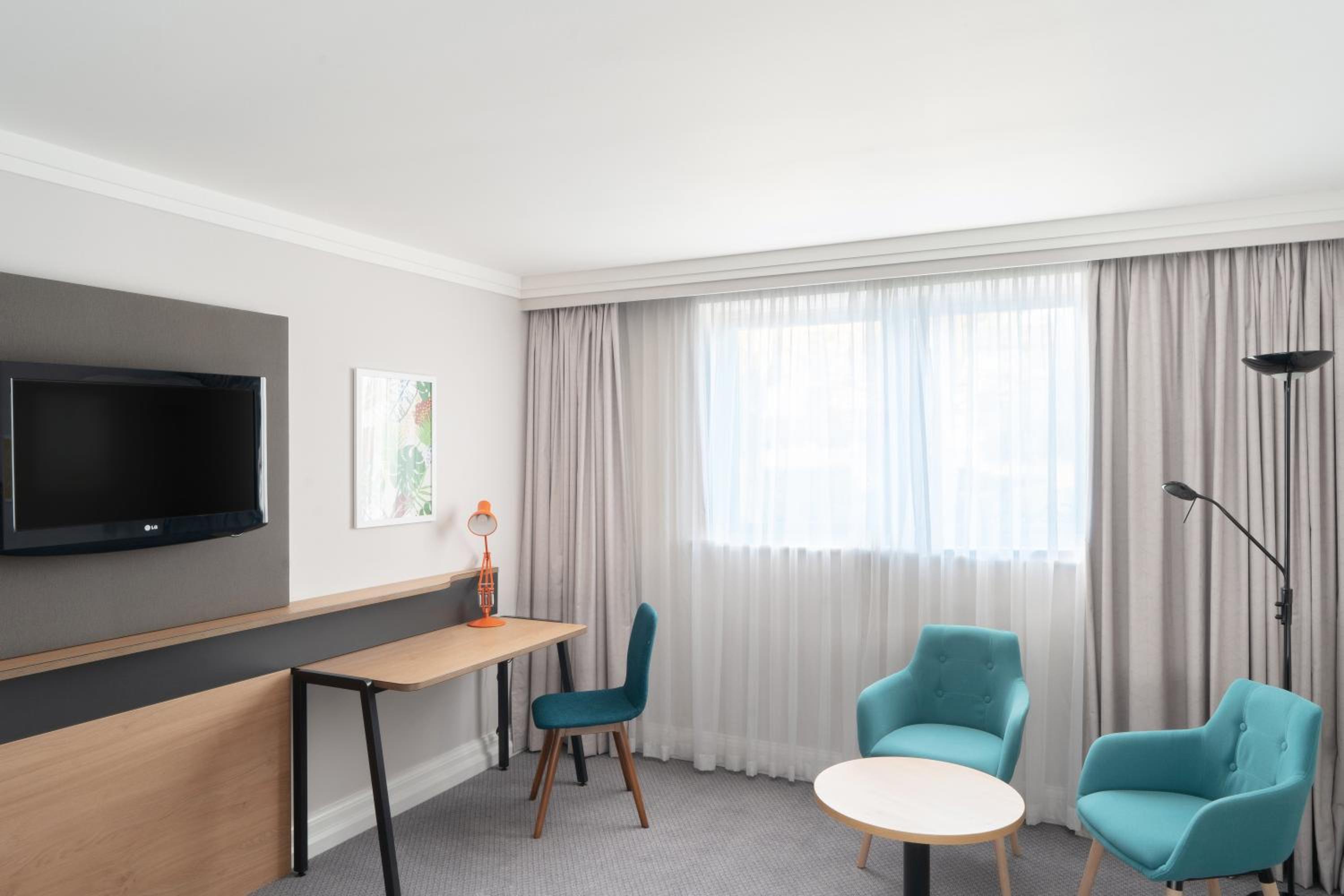 Standard Queen Room - Disability Access - Photo 4