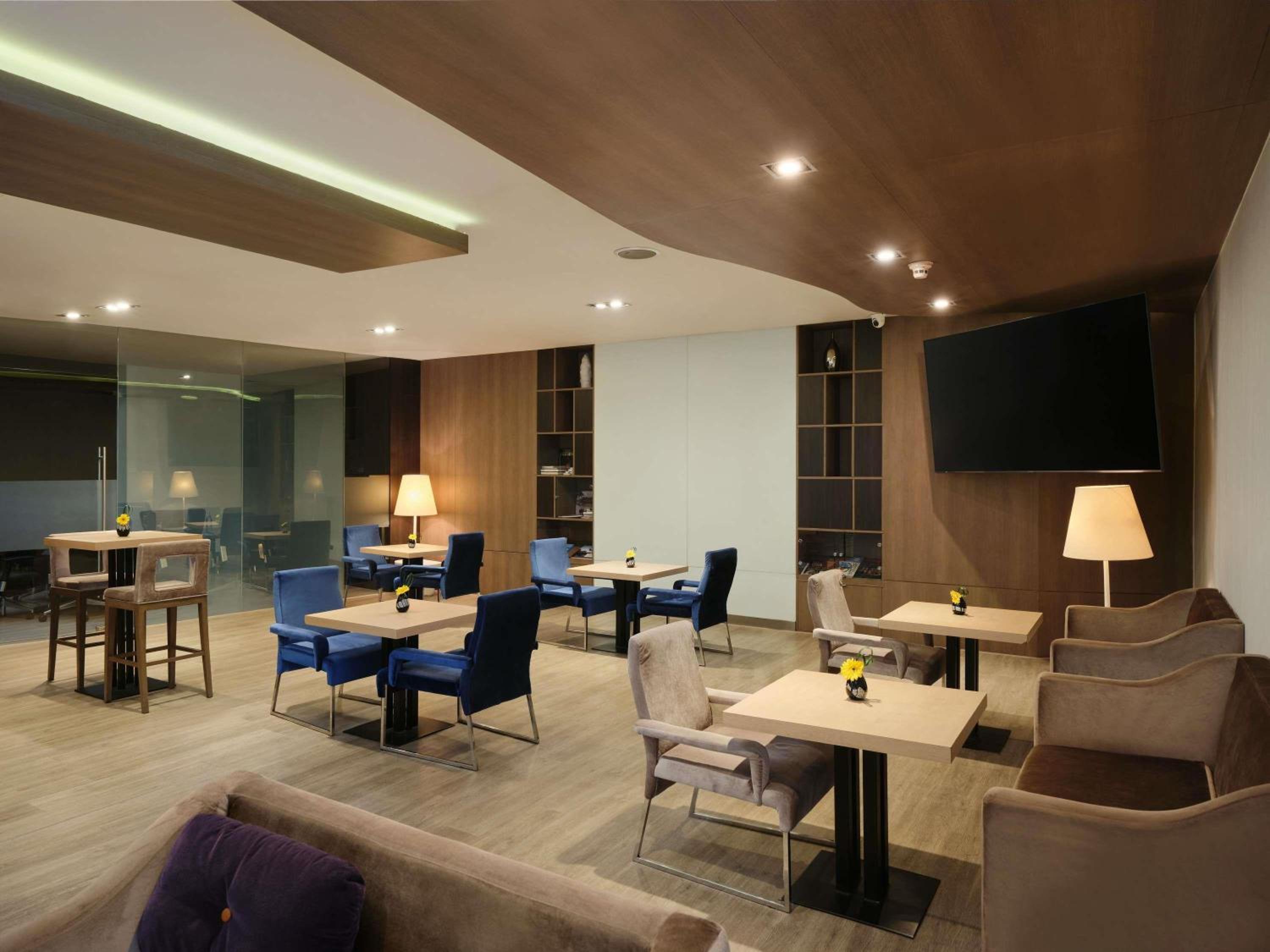 Premier King Room with Lounge Access