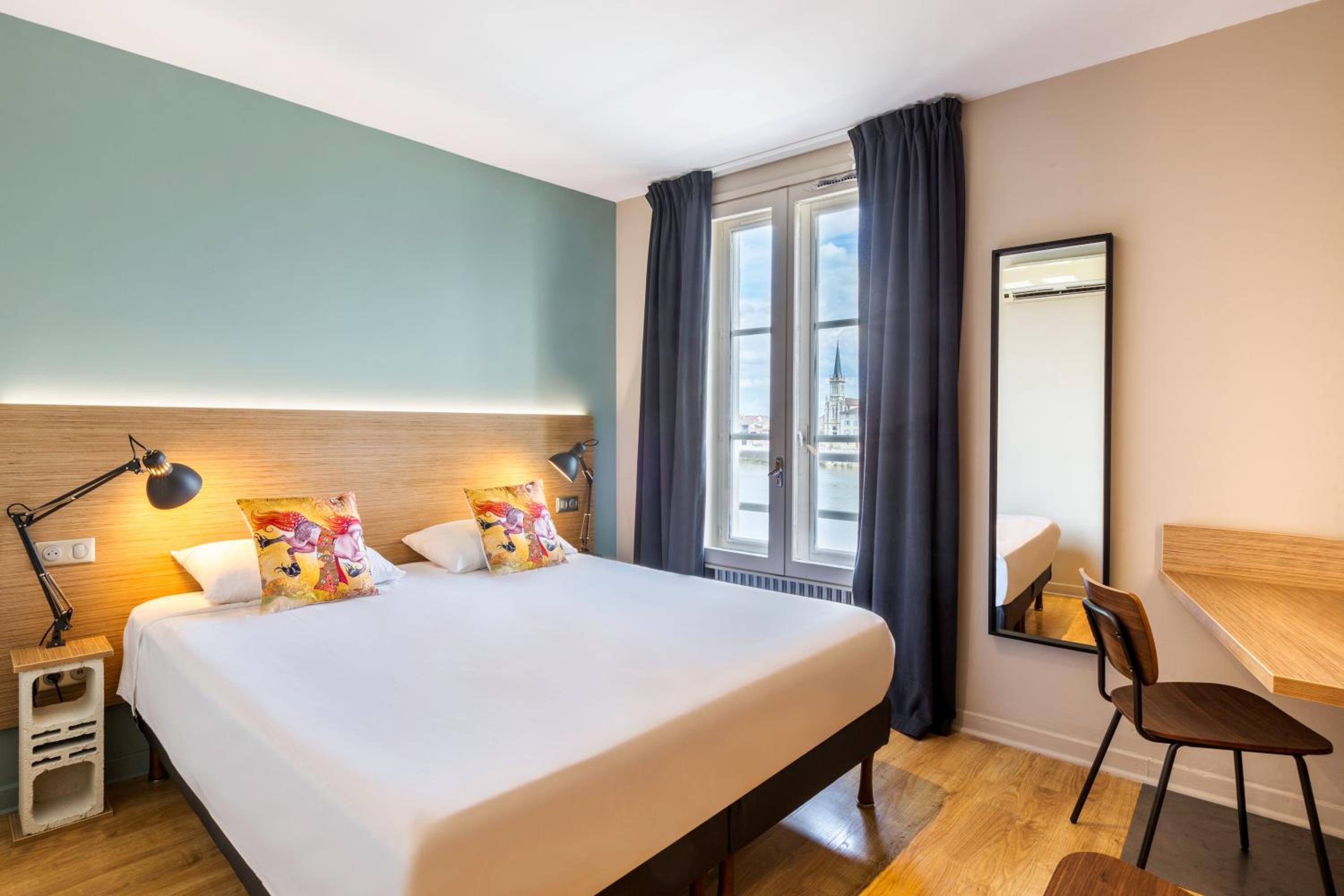 Superior King Room with River View - Photo 6