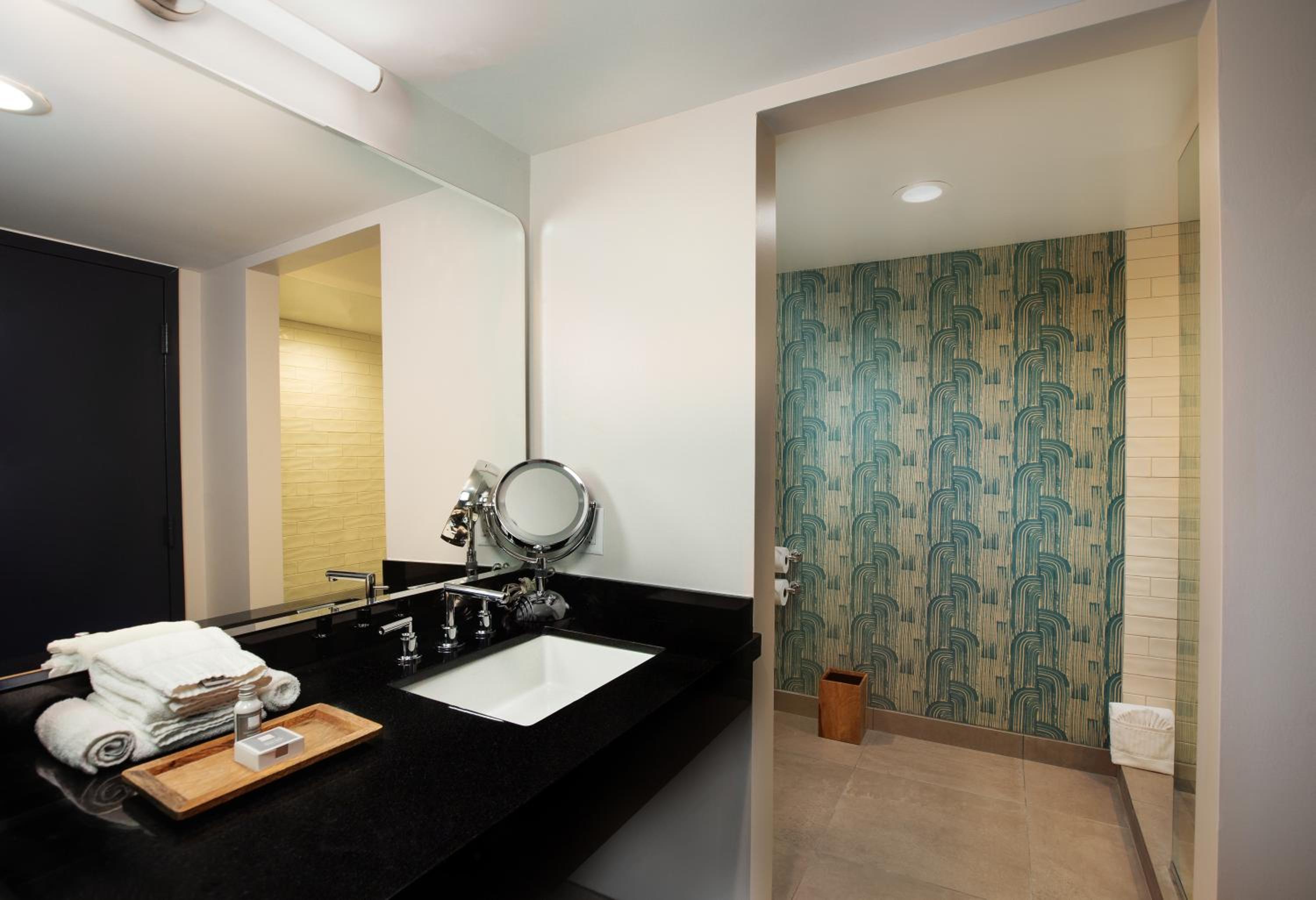 Deluxe King Room photo 2