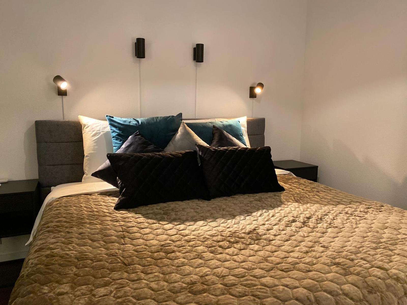 Deluxe King Room photo 2