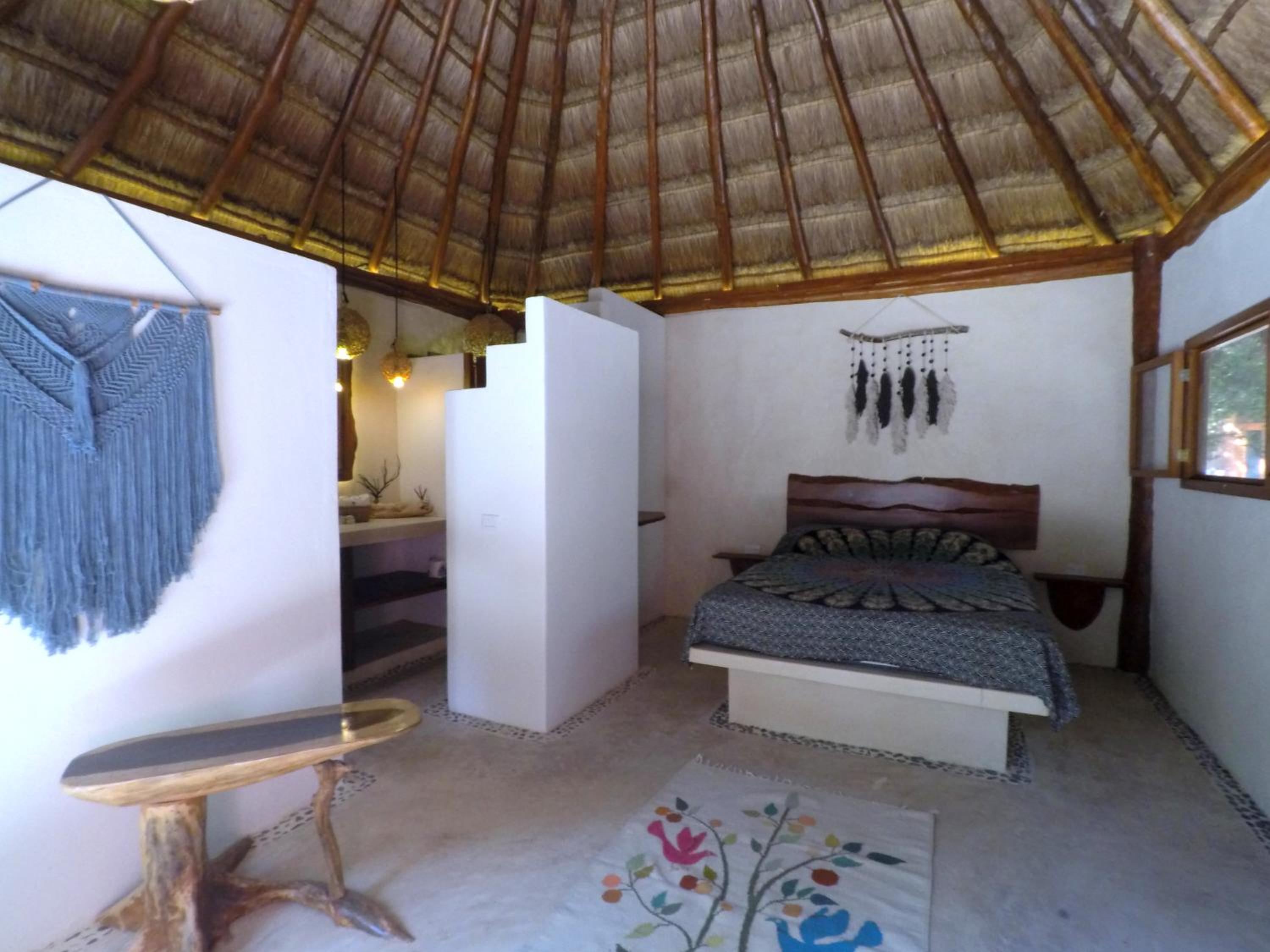 Deluxe Suite with Spa Bath - Photo 9