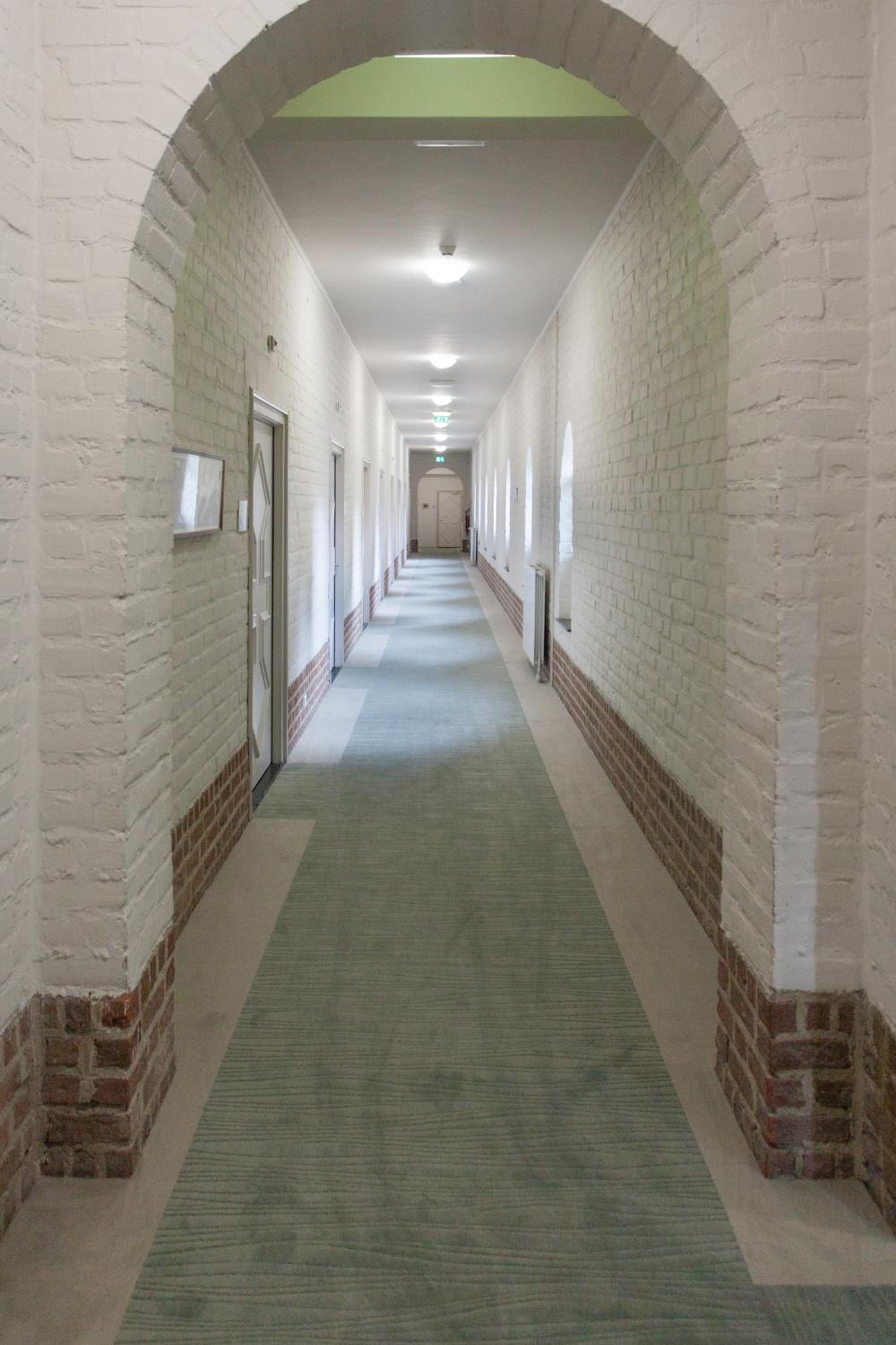 Standard Twin Room - Photo 8
