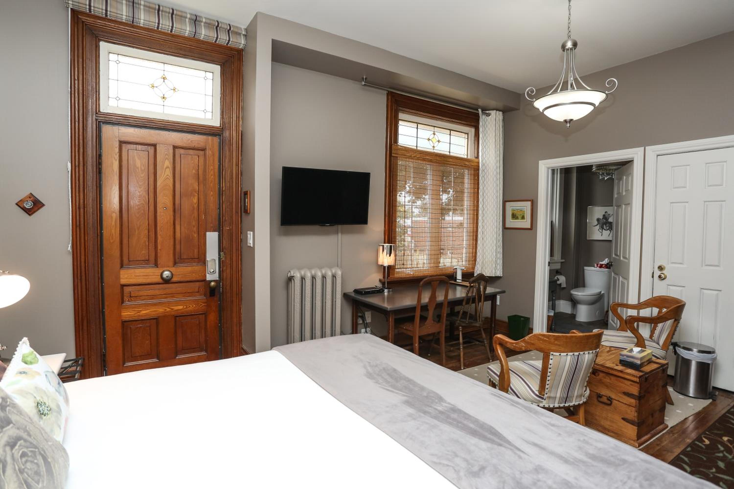 Deluxe King Suite