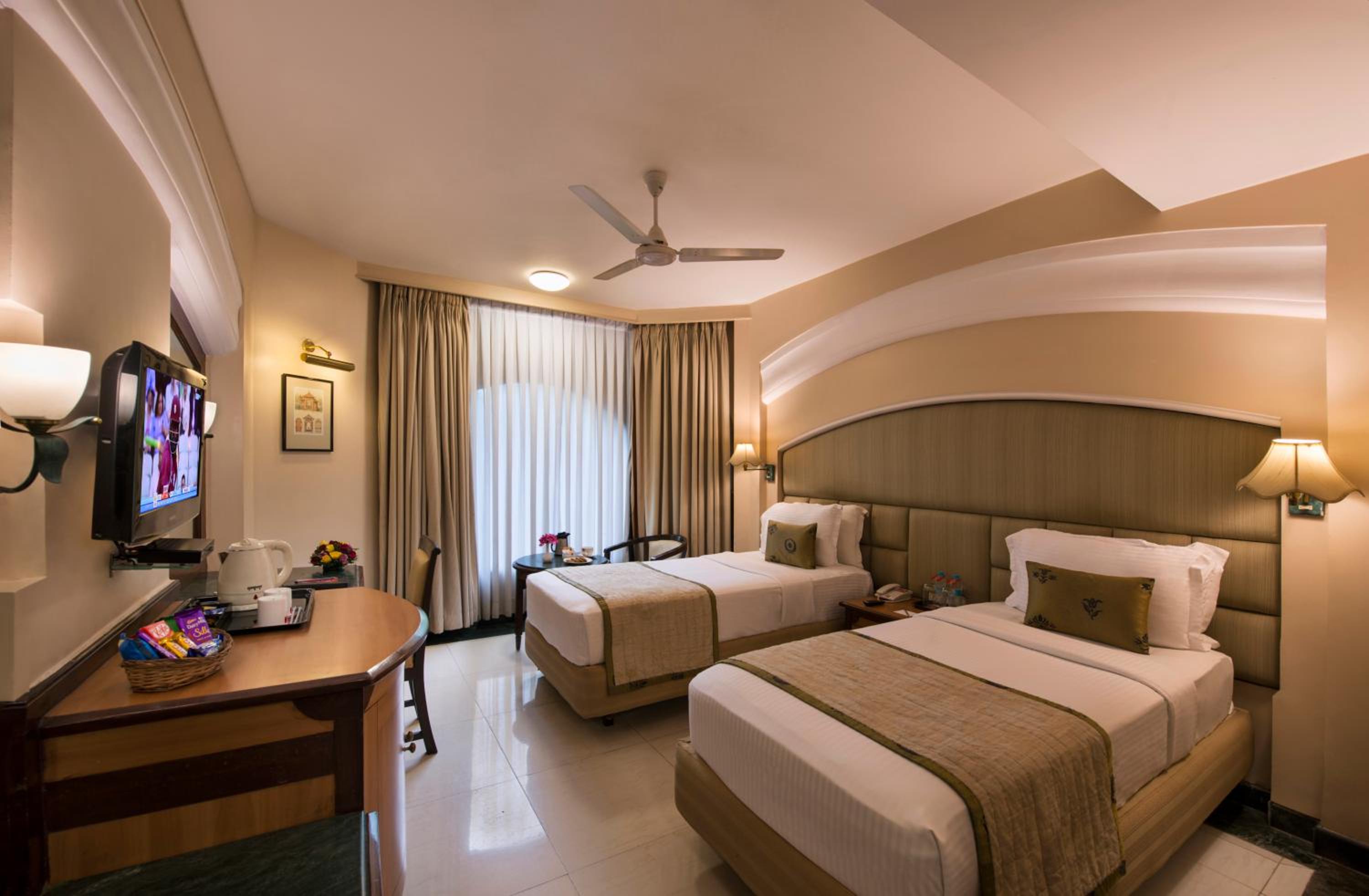 Deluxe Room - Photo 6