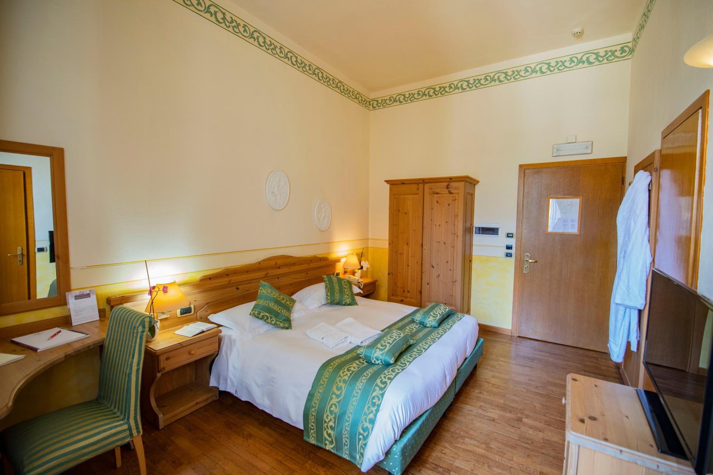 Double Room - Disability Access photo 3