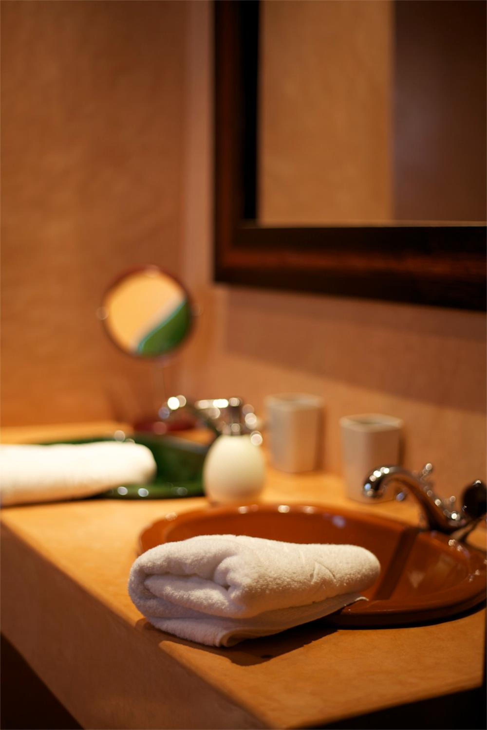 Double Room with Balcony - Photo 7