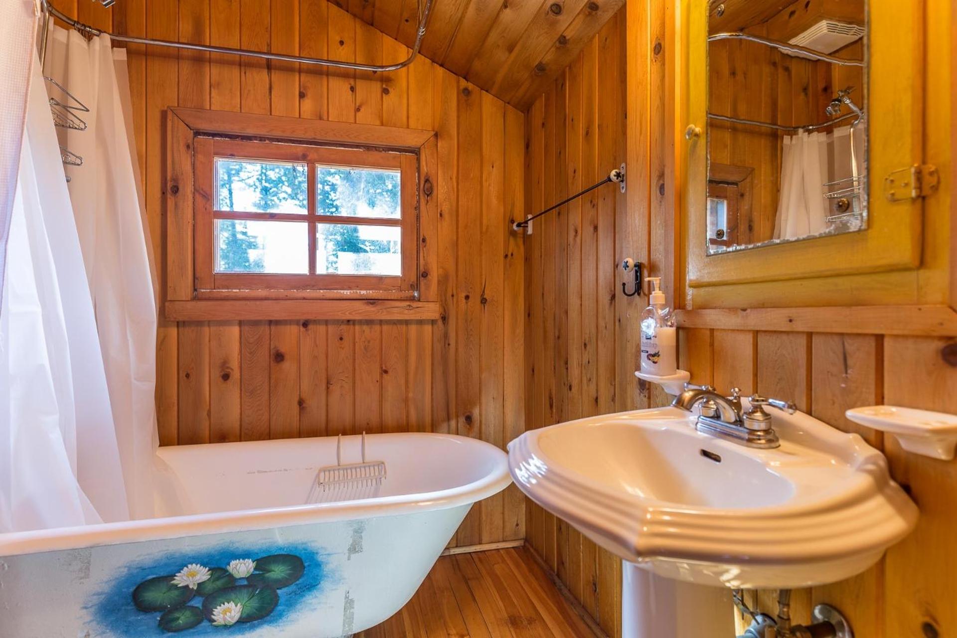 Three-Bedroom Chalet - Photo 11